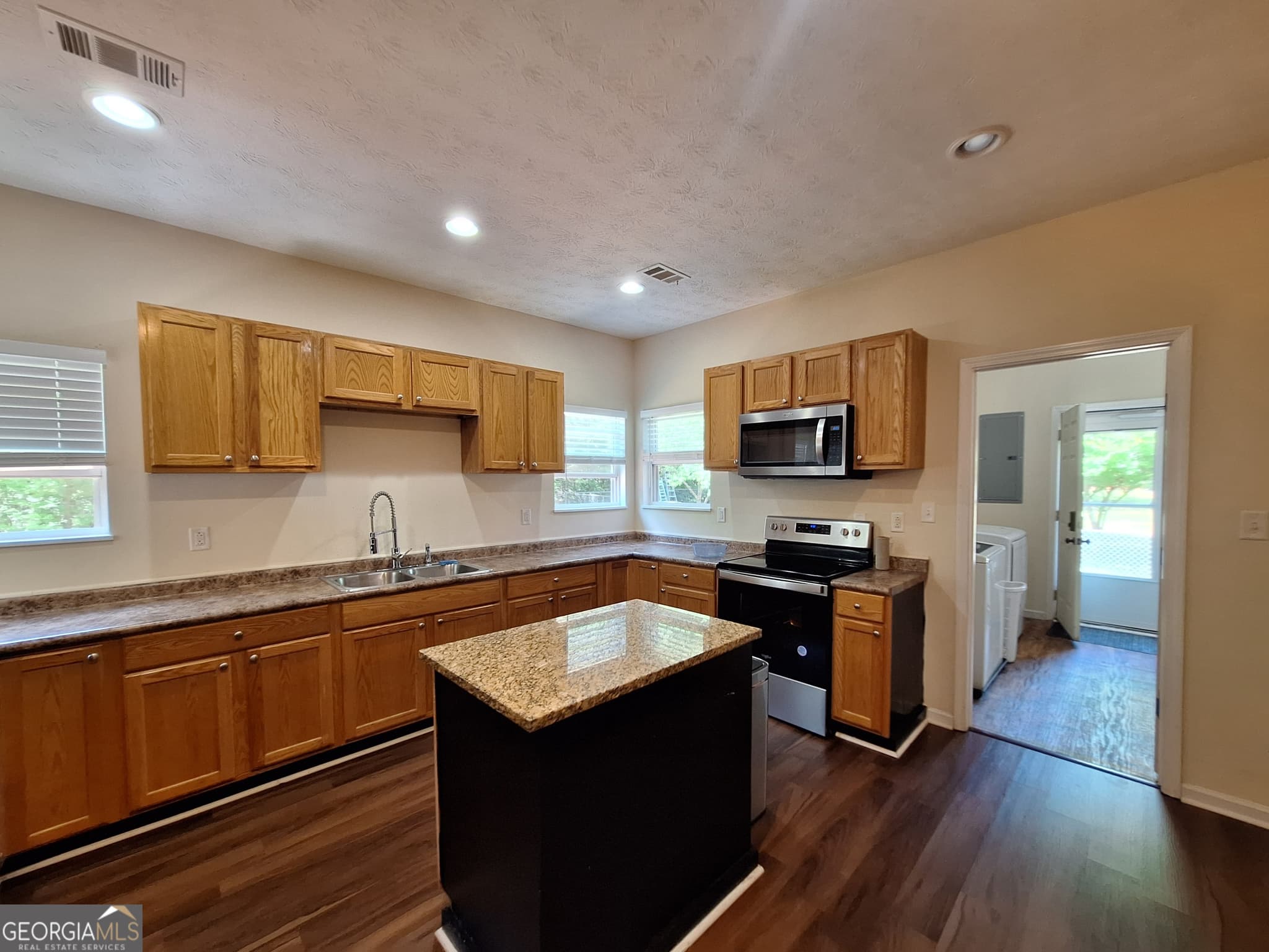 3 bedroom, 2 bathroom, 1,625 sq ft single family residence for sale at 806 Springfield Circle, Lafayette, AL 36862 — photo 8