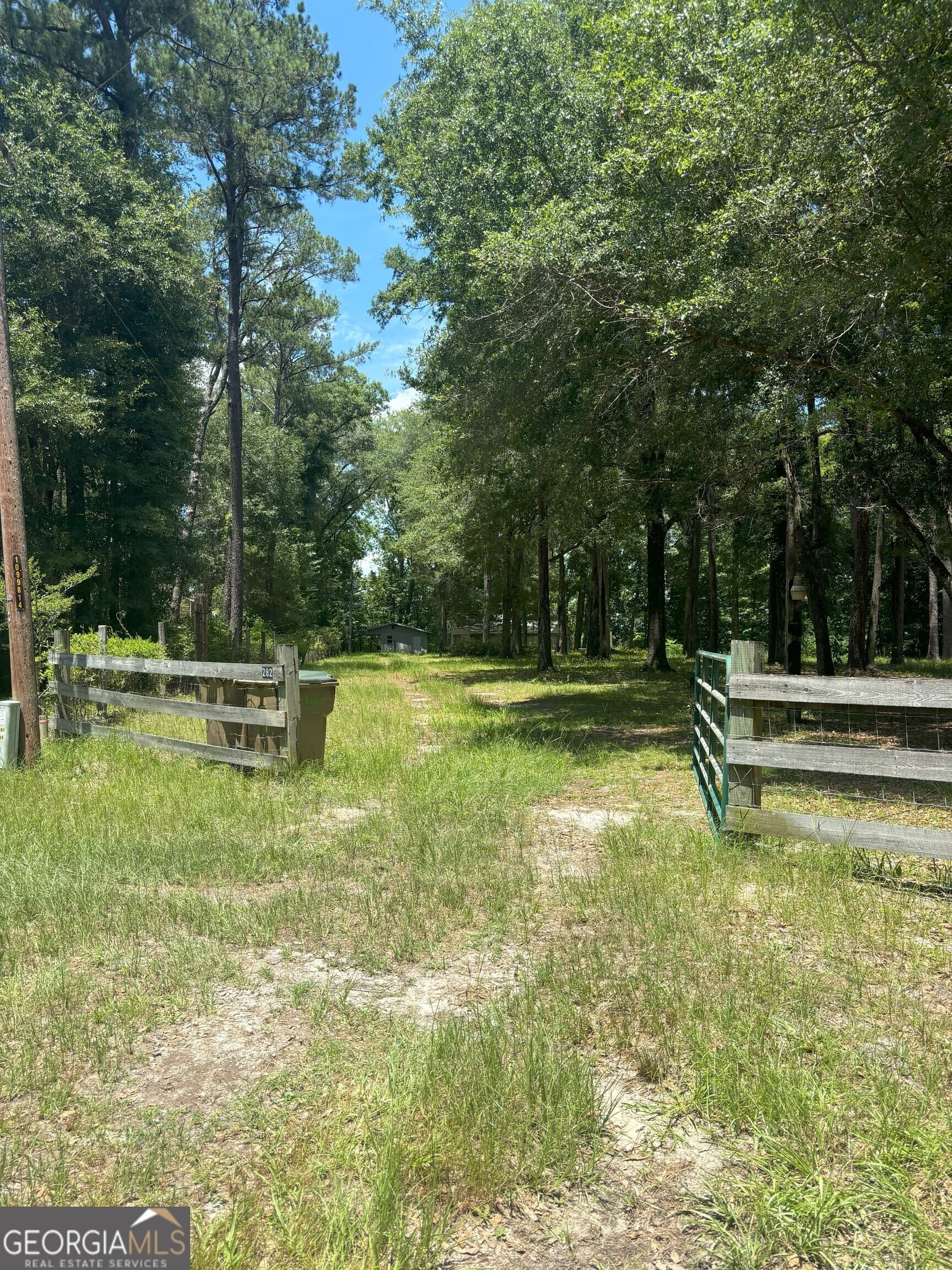 1 bedroom, 1 bathroom, 980 sq ft single family residence for sale at 282 Tuckasee King Road, Clyo, GA 31303 — photo 2