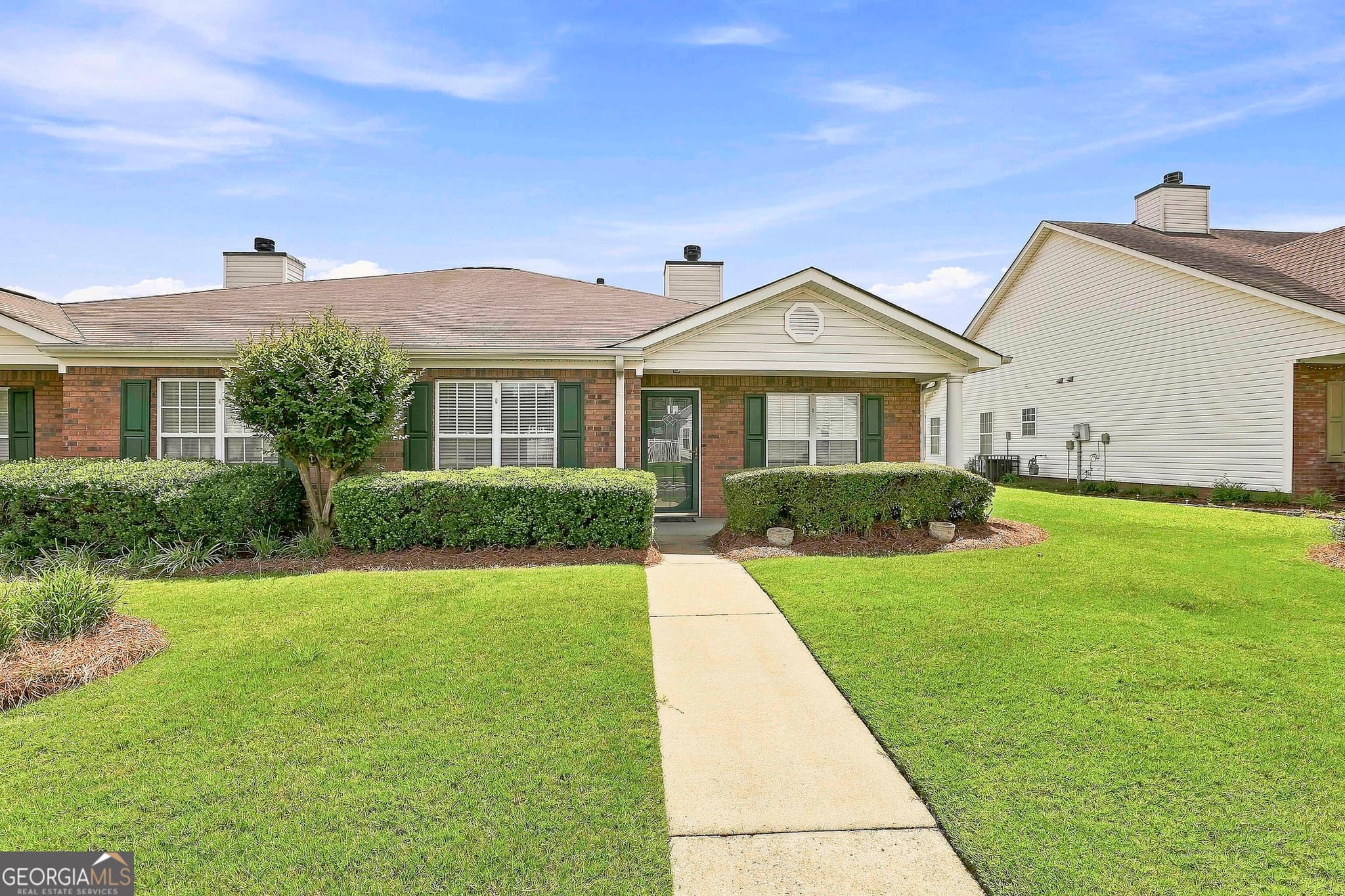 2 bedroom, 2 bathroom, 1,353 sq ft single family residence for sale at 280 Autumn Glen Circle, Fayetteville, GA 30215 — photo 2