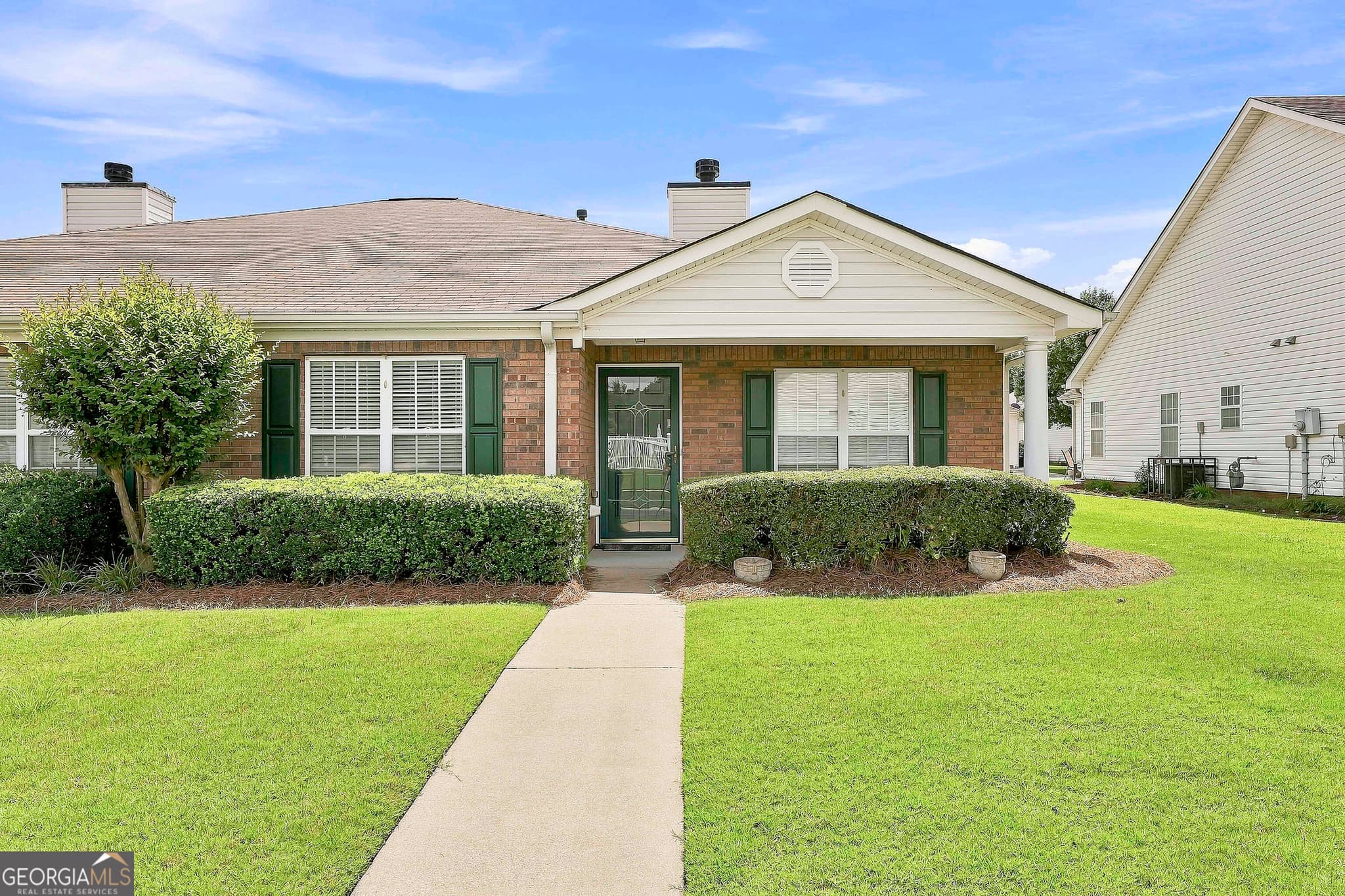 2 bedroom, 2 bathroom, 1,353 sq ft single family residence for sale at 280 Autumn Glen Circle, Fayetteville, GA 30215 — photo 1 of 29