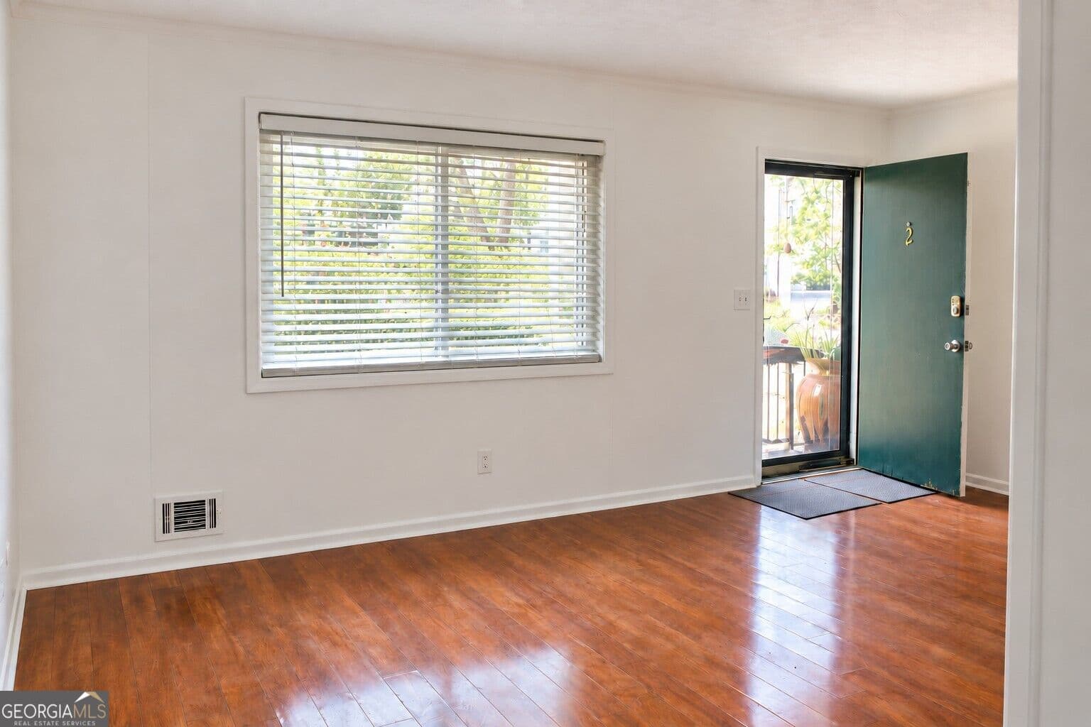 2 bedroom, 1.5 bathroom, 1,116 sq ft townhouse for sale at 2412 Peachwood Circle, Atlanta, GA 30345 — photo 6