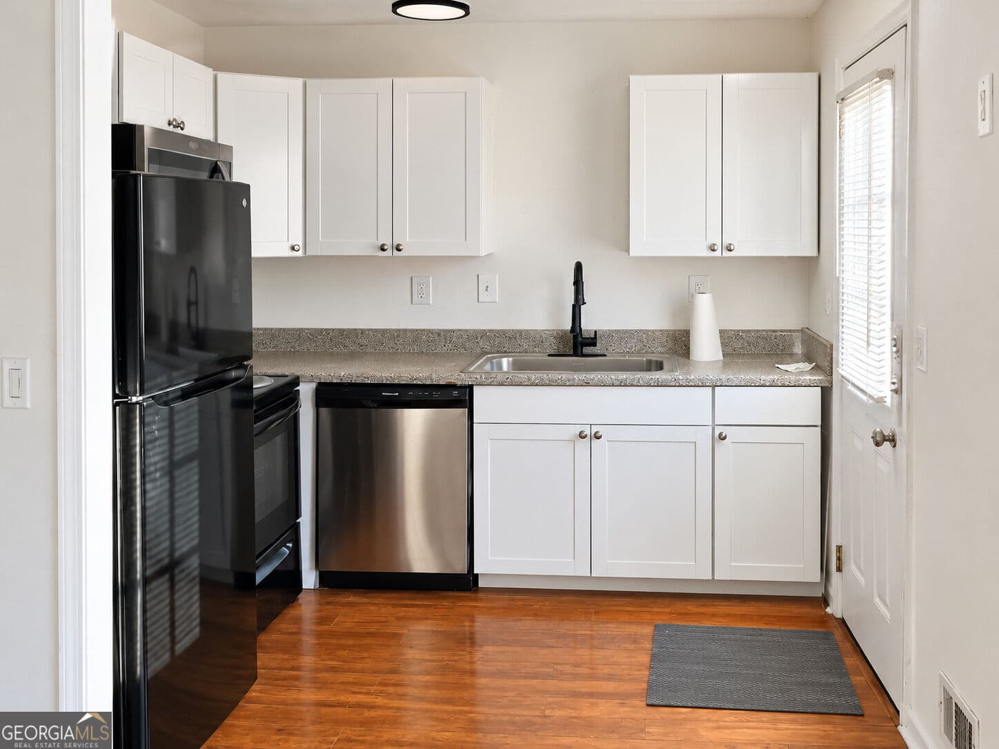 2 bedroom, 1.5 bathroom, 1,116 sq ft townhouse for sale at 2412 Peachwood Circle, Atlanta, GA 30345 — photo 7