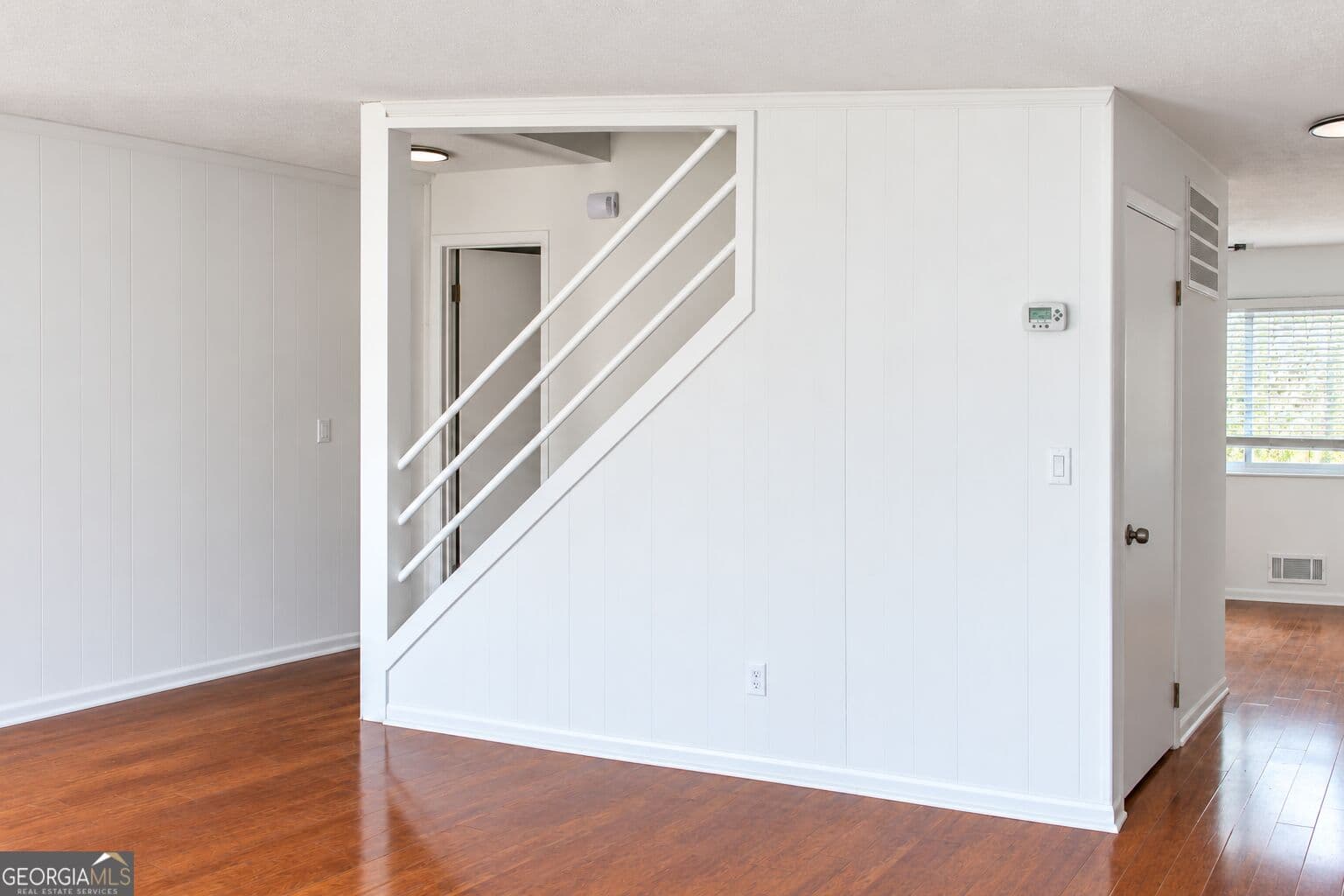 2 bedroom, 1.5 bathroom, 1,116 sq ft townhouse for sale at 2412 Peachwood Circle, Atlanta, GA 30345 — photo 3