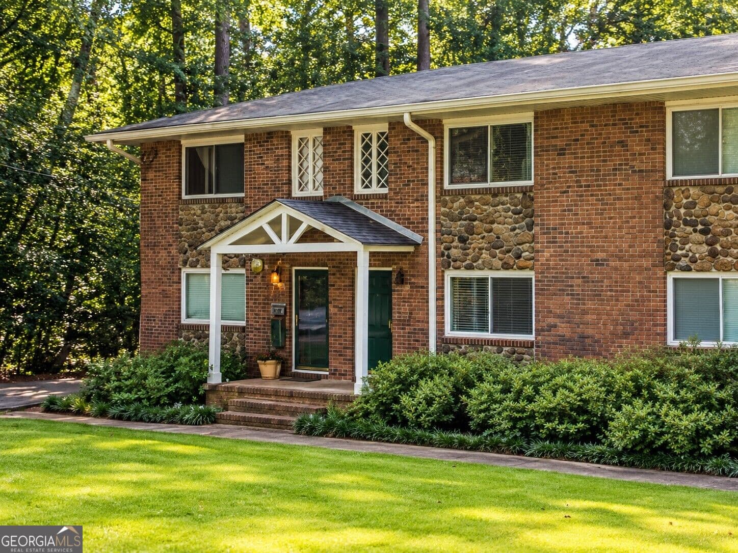 2 bedroom, 1.5 bathroom, 1,116 sq ft townhouse for sale at 2412 Peachwood Circle, Atlanta, GA 30345