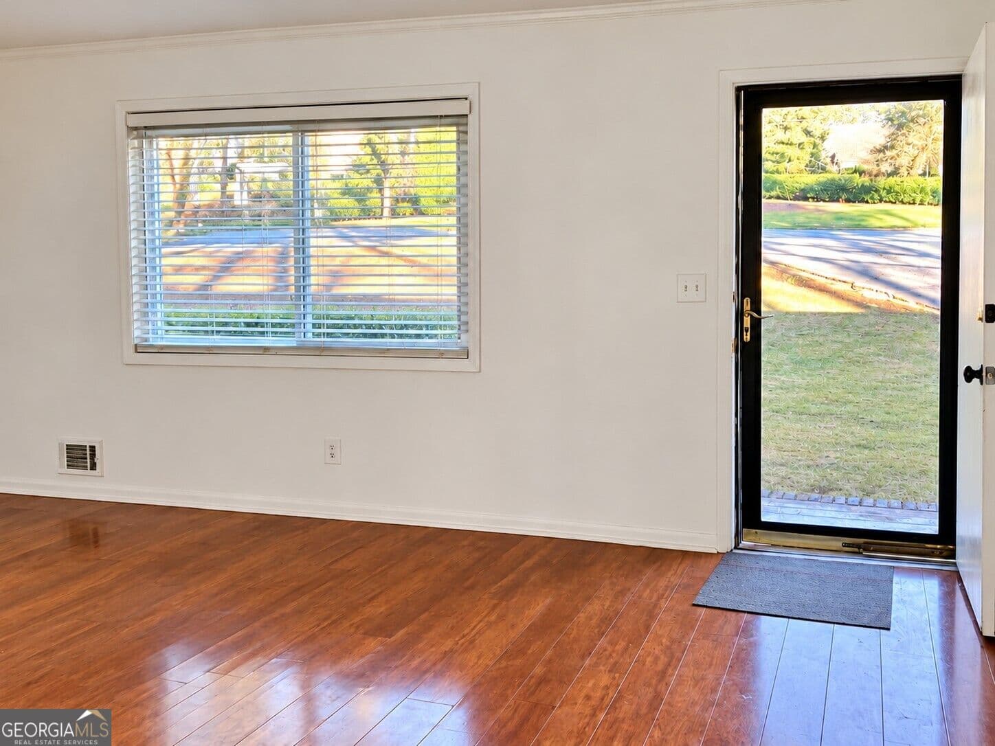2 bedroom, 1.5 bathroom, 1,116 sq ft townhouse for sale at 2412 Peachwood Circle, Atlanta, GA 30345 — photo 10