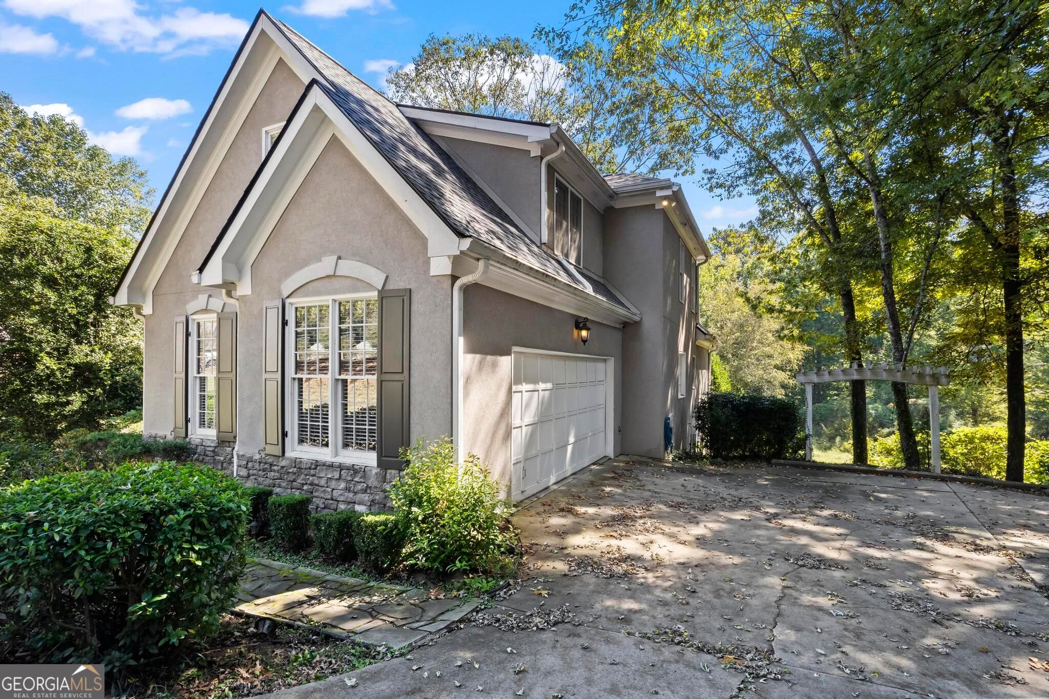 5 bedroom, 3.5 bathroom, 4,713 sq ft single family residence for sale at 2168 Major Loring Way, Marietta, GA 30064 — photo 3