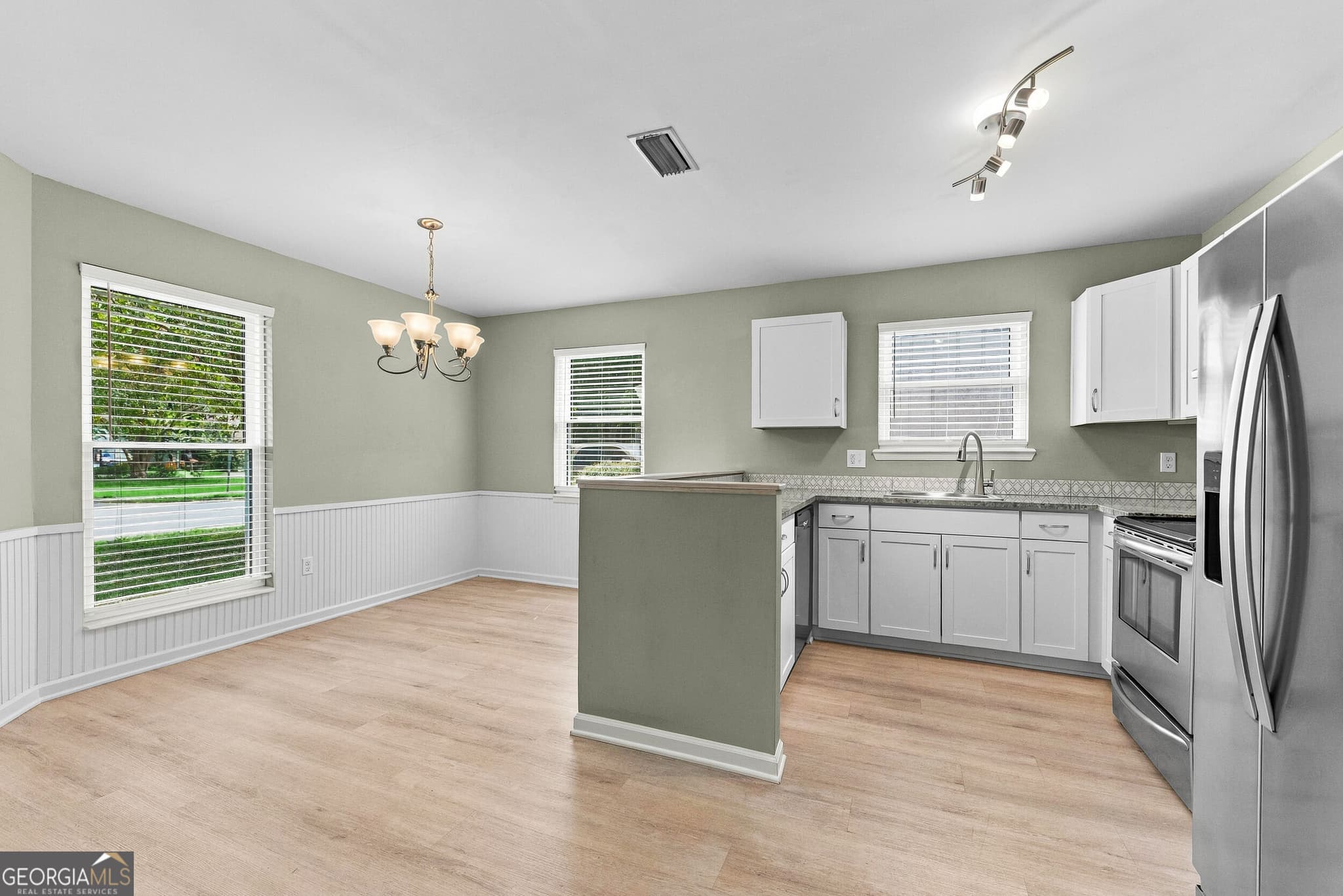 2 bedroom, 1 bathroom, 1,172 sq ft single family residence for sale at 102 Millers Trace Drive, St. Marys, GA 31558 — photo 2