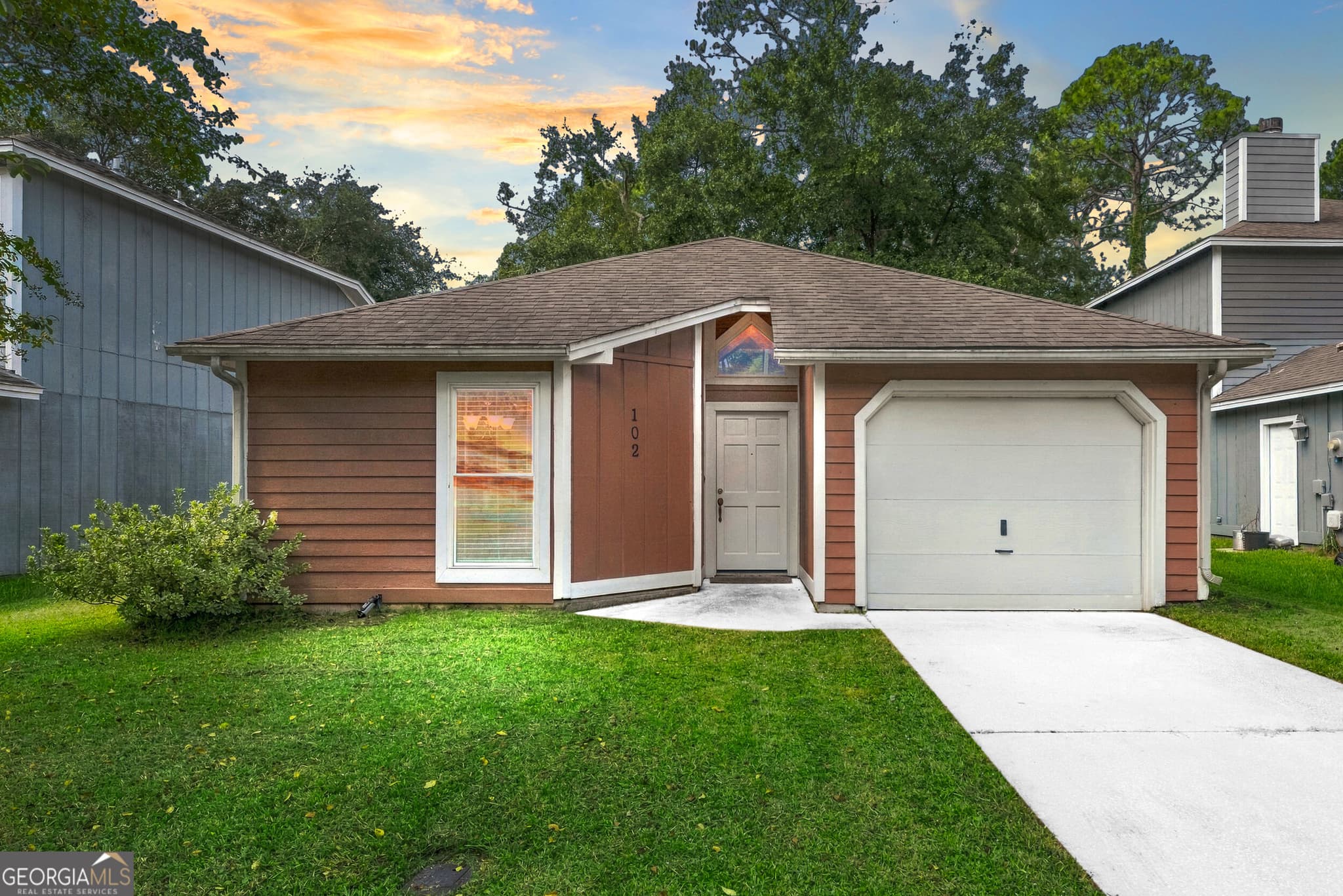 2 bedroom, 1 bathroom, 1,172 sq ft single family residence for sale at 102 Millers Trace Drive, St. Marys, GA 31558 — photo 1 of 30