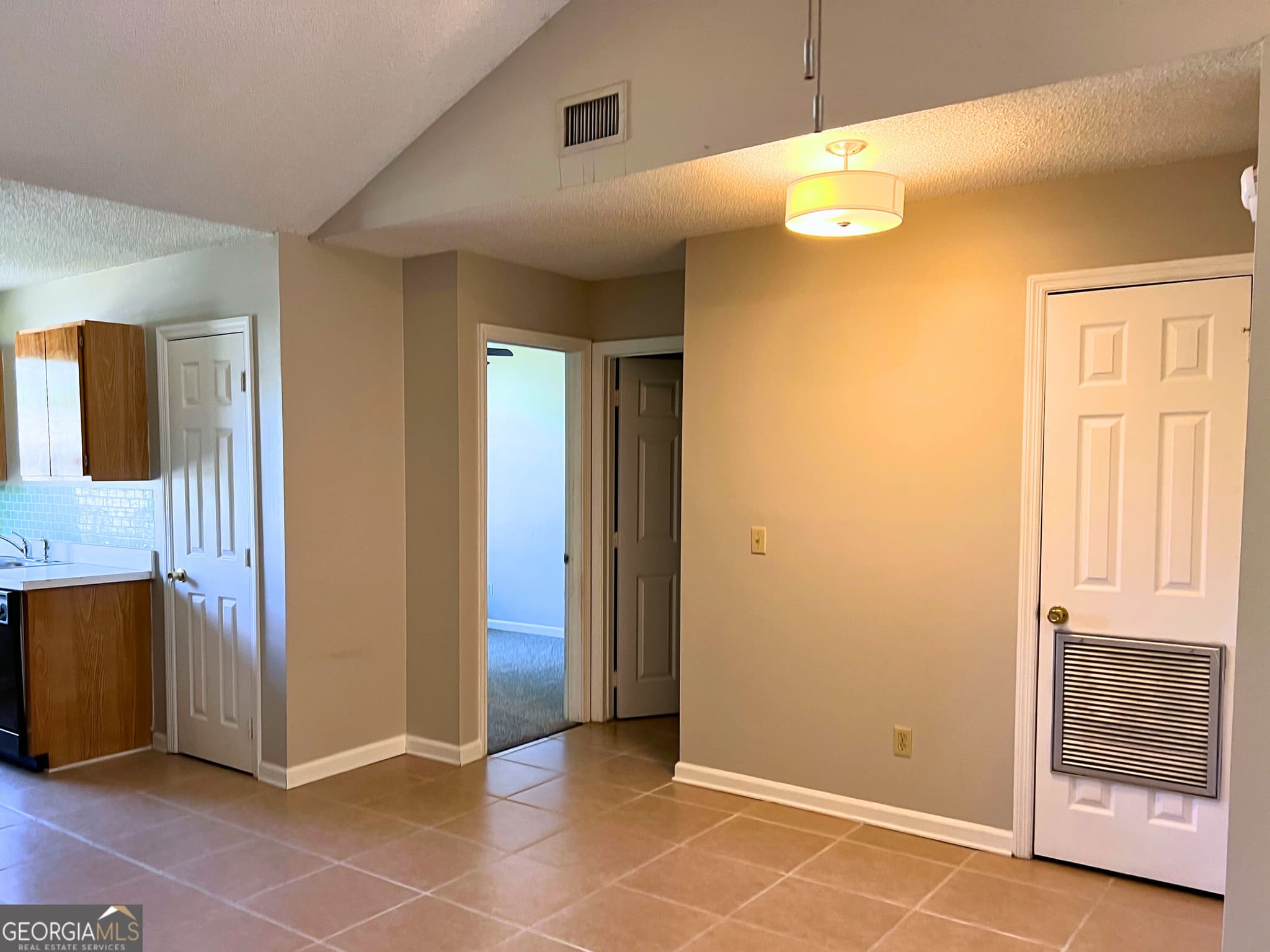 2 bedroom, 2 bathroom, 905 sq ft single family residence for rent at 410 Admirals Walk Drive, St. Marys, GA 31558 for $1,200 a month — photo 3