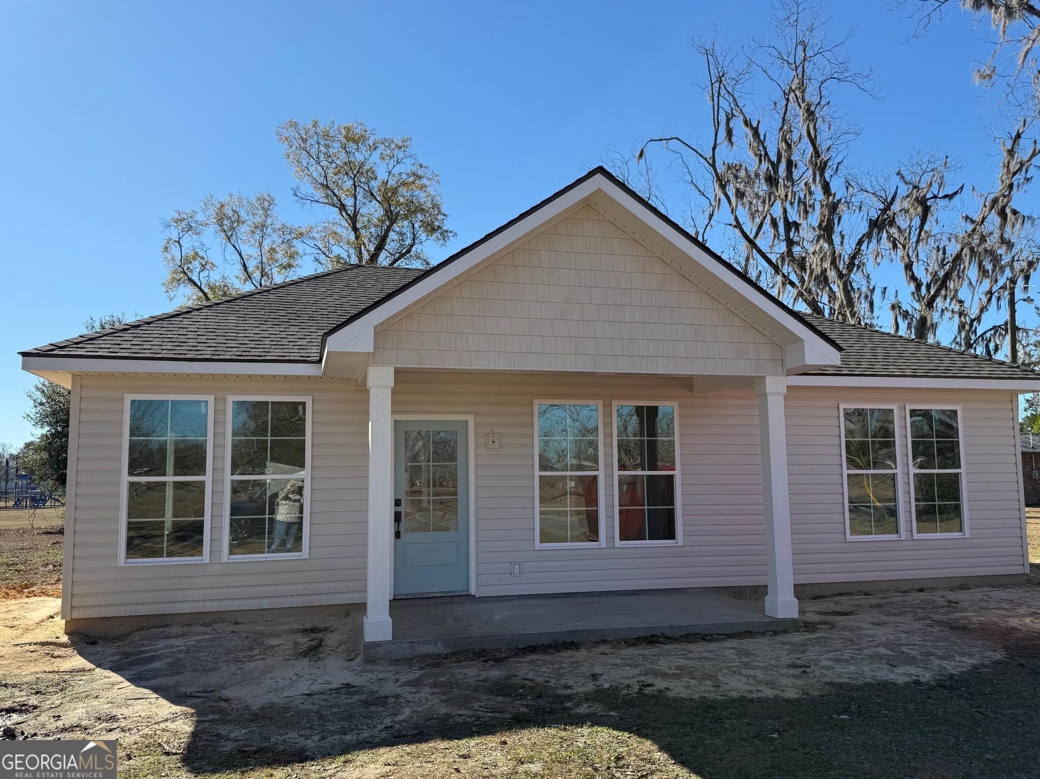 3 bedroom, 2 bathroom, 1,120 sq ft single family residence sold at 818 Porter Street, Blackshear, GA 31516