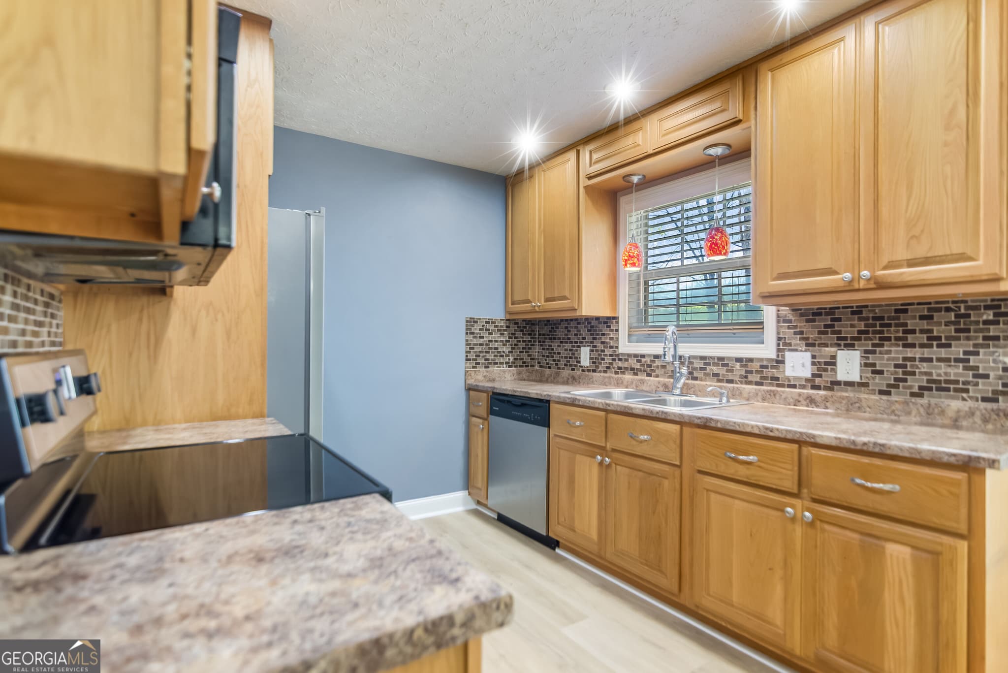3 bedroom, 3 bathroom, 2,184 sq ft cabin,single family residence for sale at 1205 Newport Drive, Ellijay, GA 30540 — photo 3