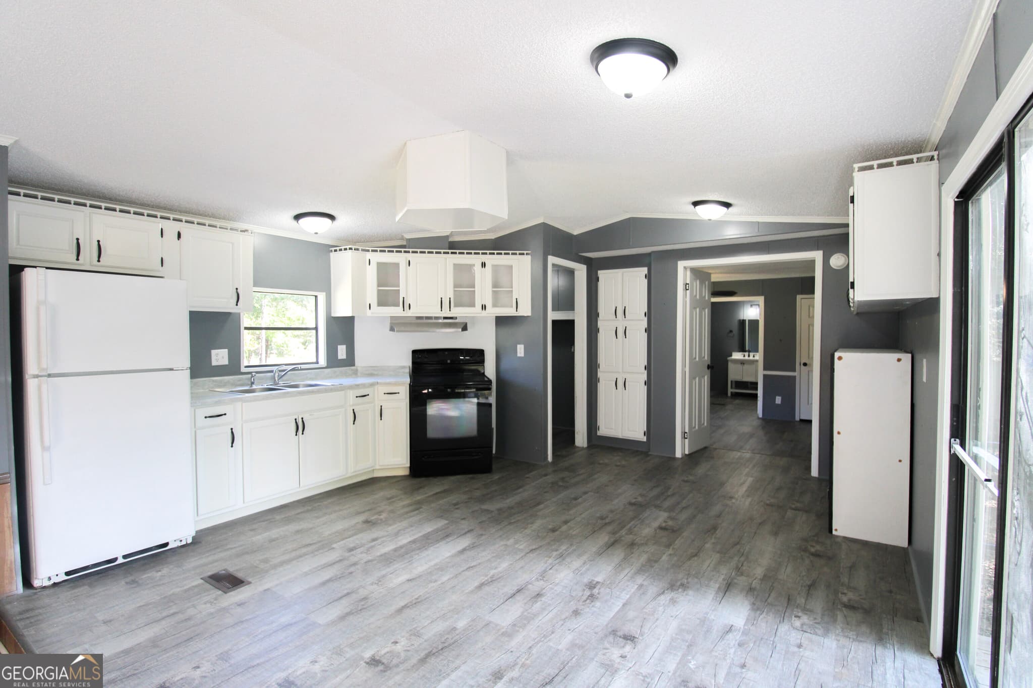 2 bedroom, 2 bathroom, 1,120 sq ft manufactured home,single family residence for sale at 521 Pine Needle Drive, Ellabell, GA 31308 — photo 6