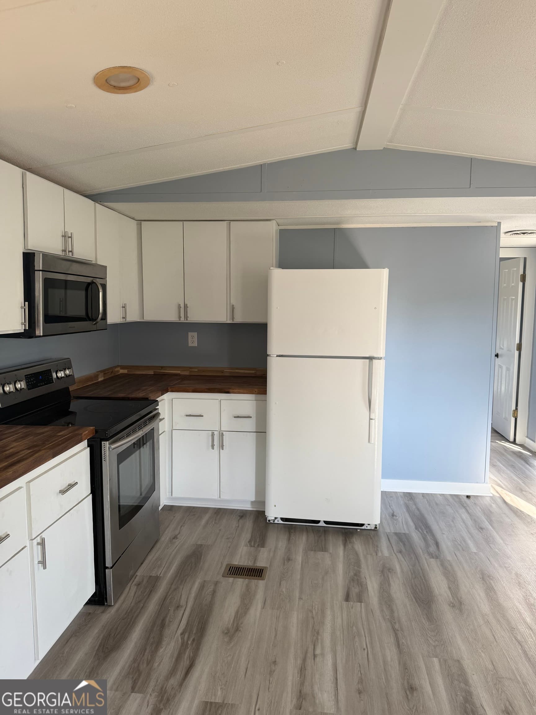 3 bedroom, 2 bathroom mobile home for sale at 8410 Hawkinsville Road LOT 42, Macon, GA 31216 — photo 6