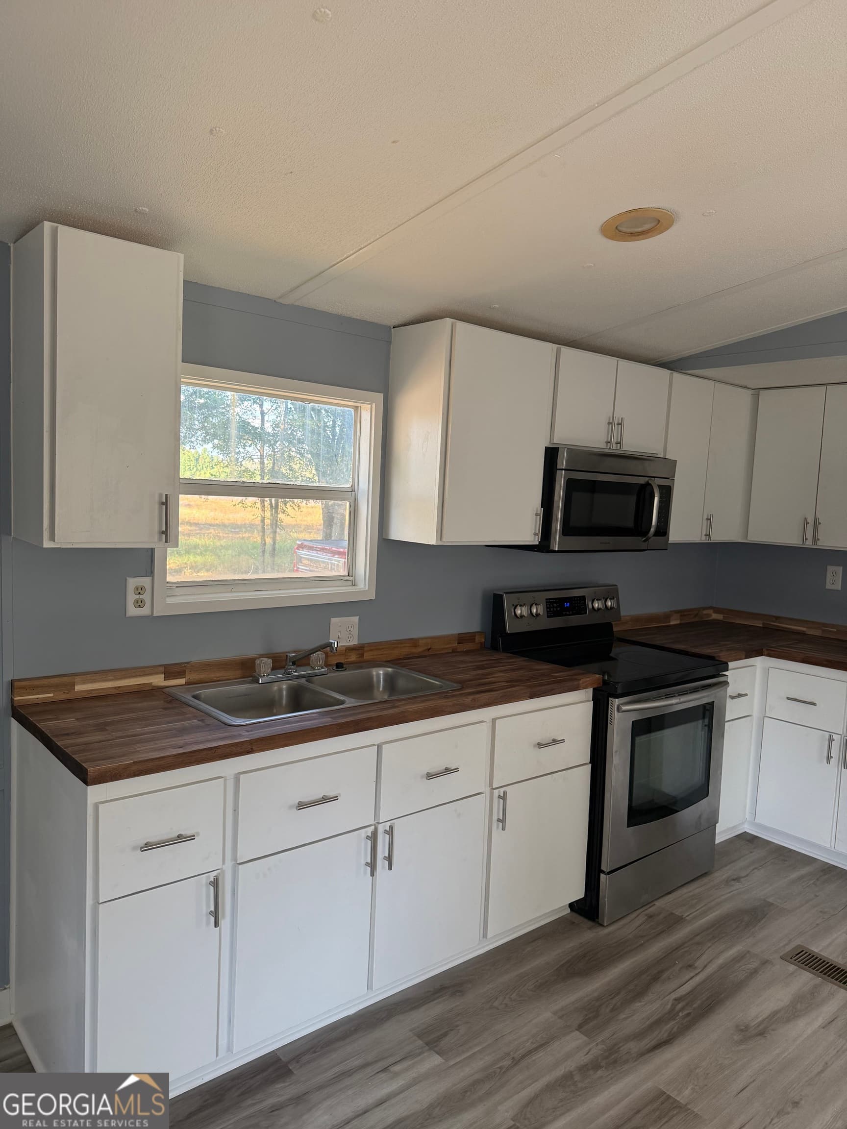 3 bedroom, 2 bathroom mobile home for sale at 8410 Hawkinsville Road LOT 42, Macon, GA 31216 — photo 7