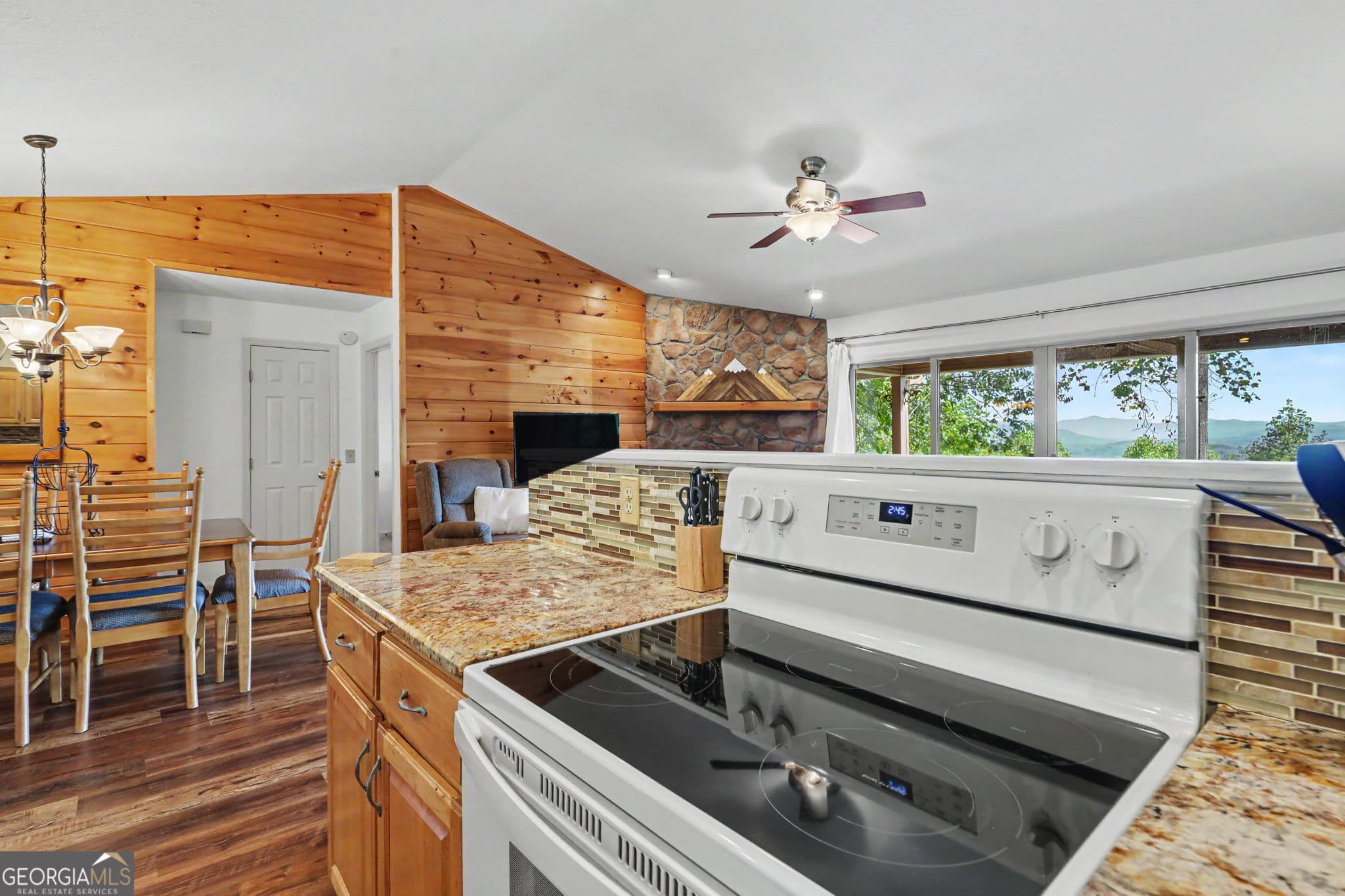 3 bedroom, 3 bathroom, 2,000 sq ft single family residence for sale at 804 Wikle Road, Hayesville, NC 28904 — photo 10