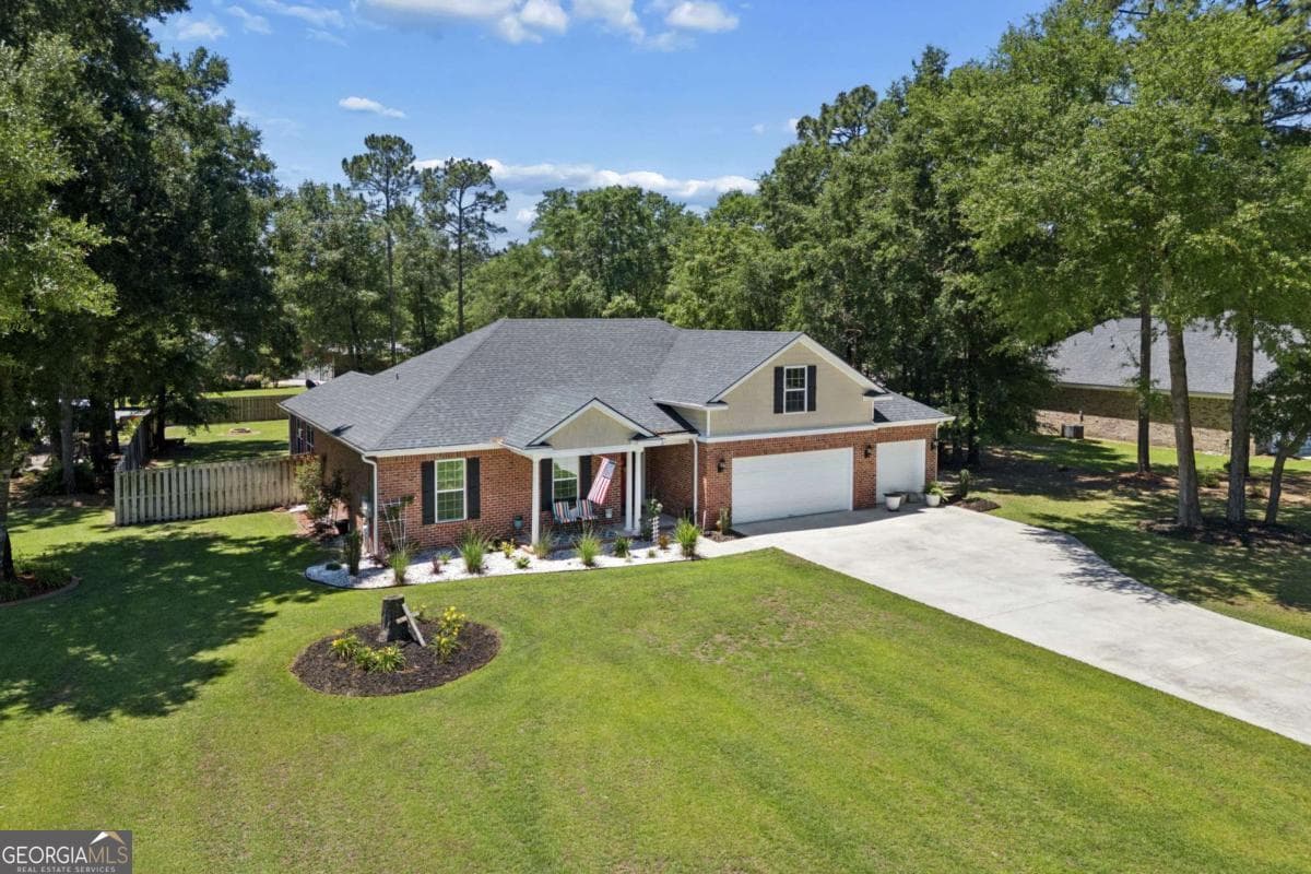 4 bedroom, 3 bathroom, 2,320 sq ft single family residence under contract at 103 Mingledorff Court, Springfield, GA 31329 — photo 6