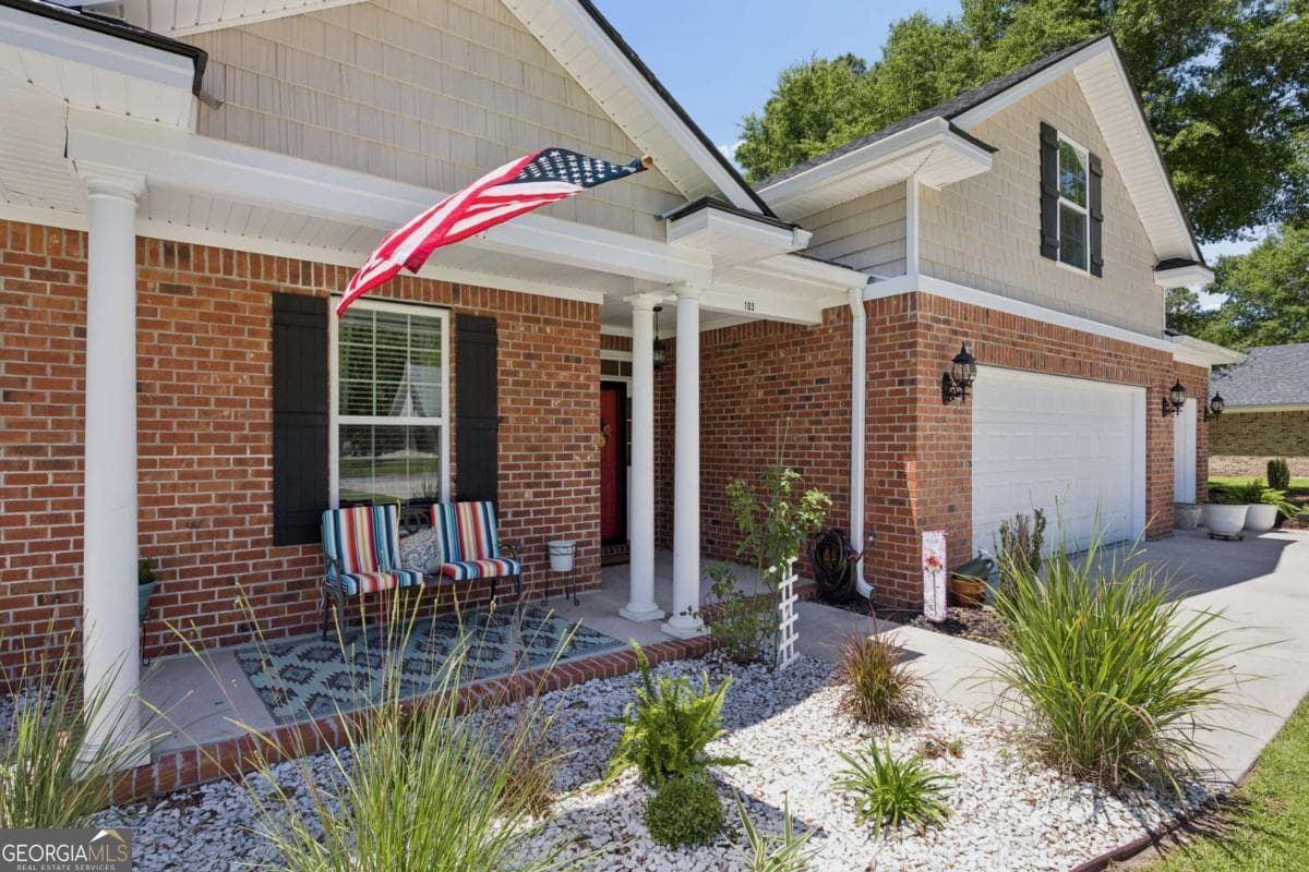 4 bedroom, 3 bathroom, 2,320 sq ft single family residence under contract at 103 Mingledorff Court, Springfield, GA 31329 — photo 7