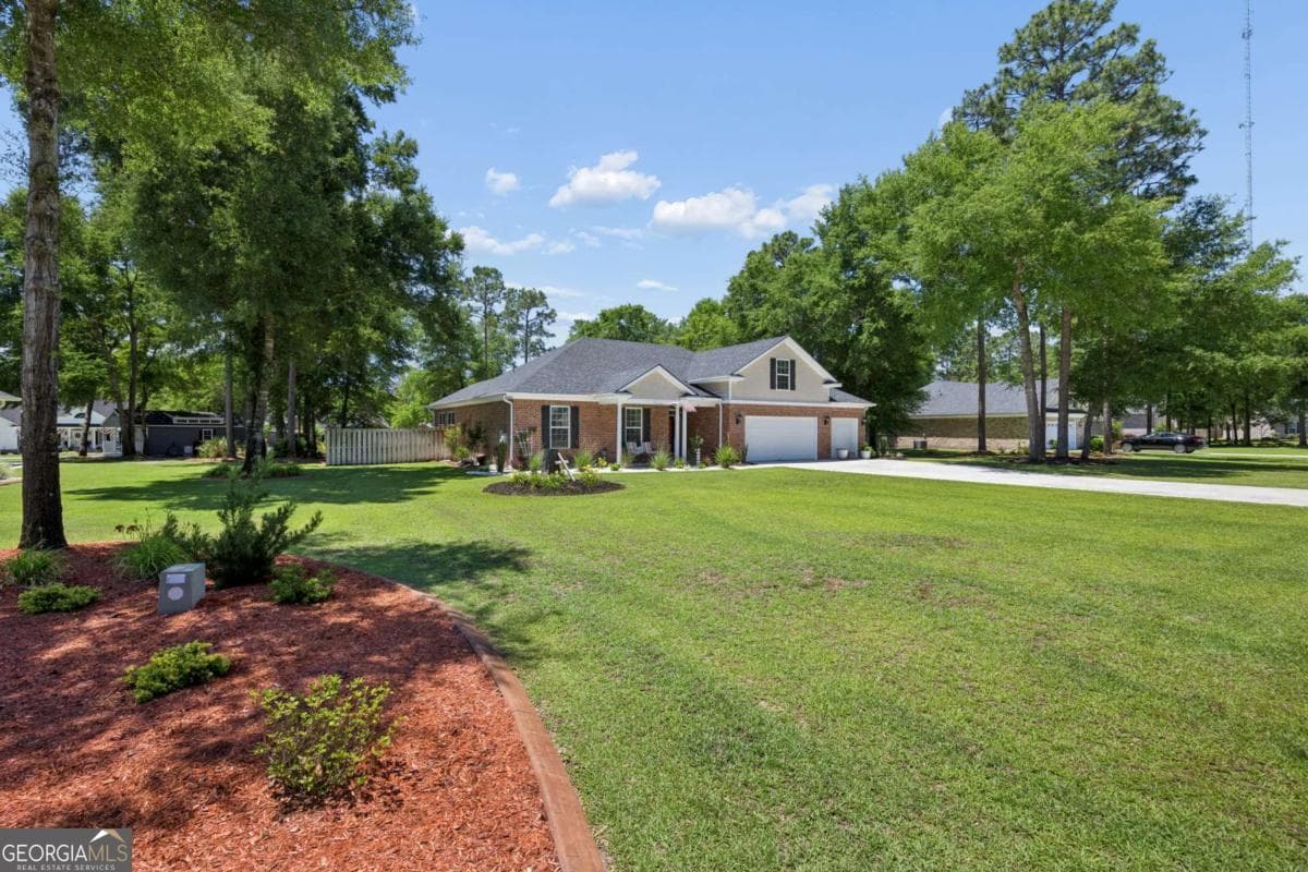 4 bedroom, 3 bathroom, 2,320 sq ft single family residence under contract at 103 Mingledorff Court, Springfield, GA 31329 — photo 3