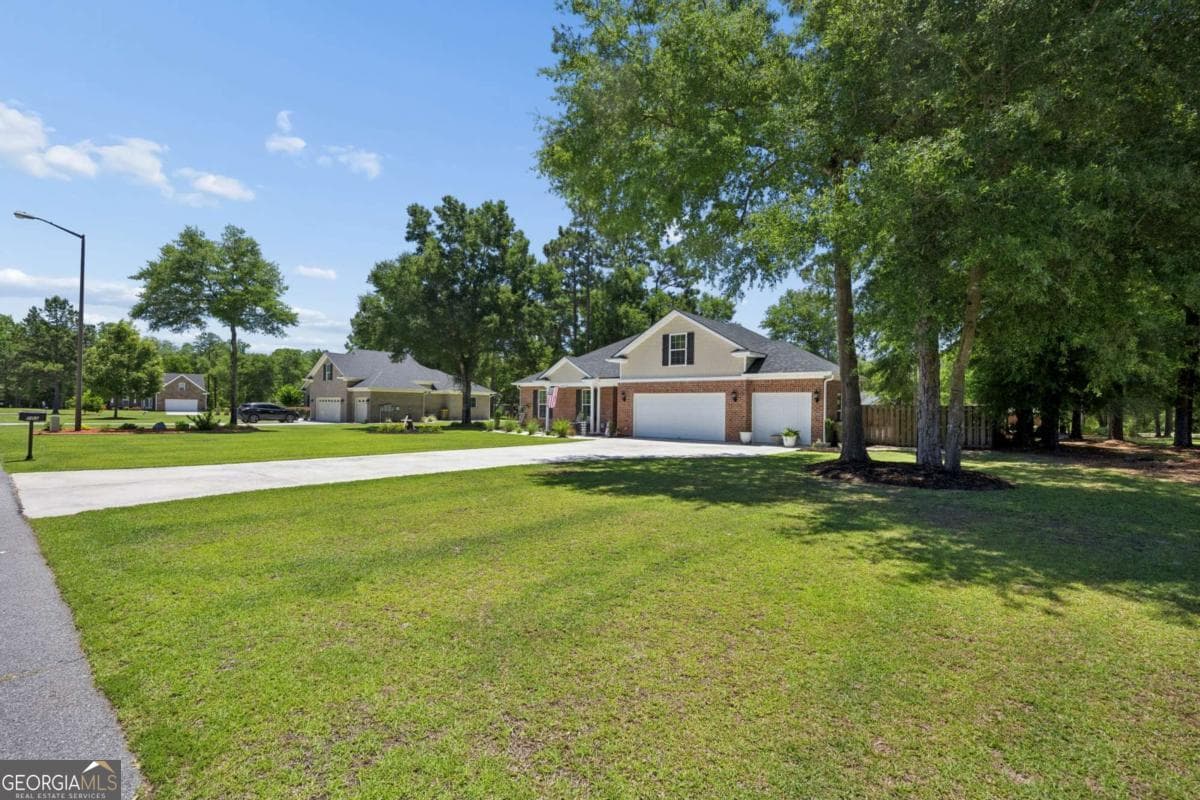 4 bedroom, 3 bathroom, 2,320 sq ft single family residence under contract at 103 Mingledorff Court, Springfield, GA 31329 — photo 5