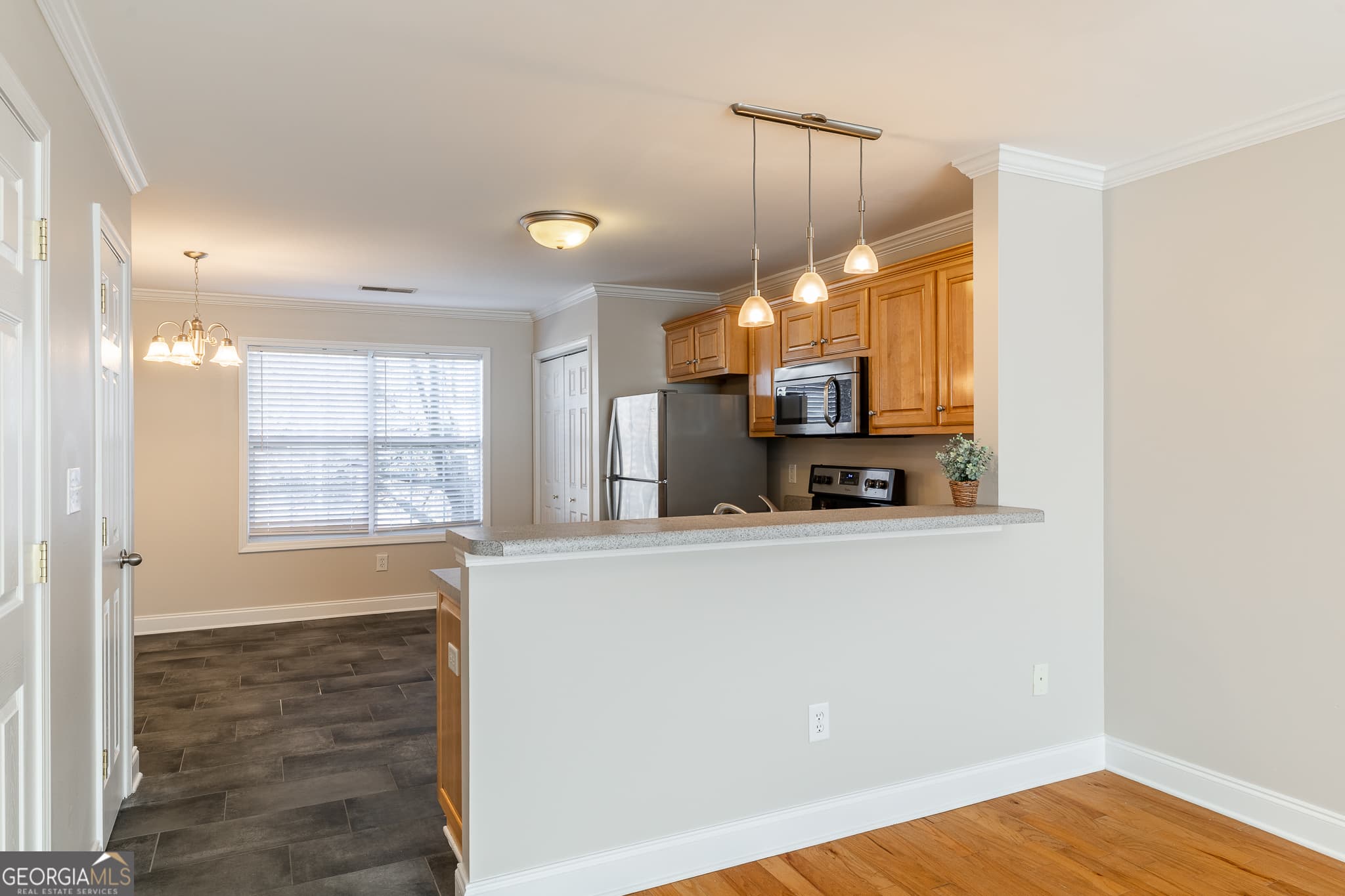 2 bedroom, 2.5 bathroom, 1,088 sq ft condominium for sale at 105 Whitehead Road 21, Athens, GA 30606 — photo 6
