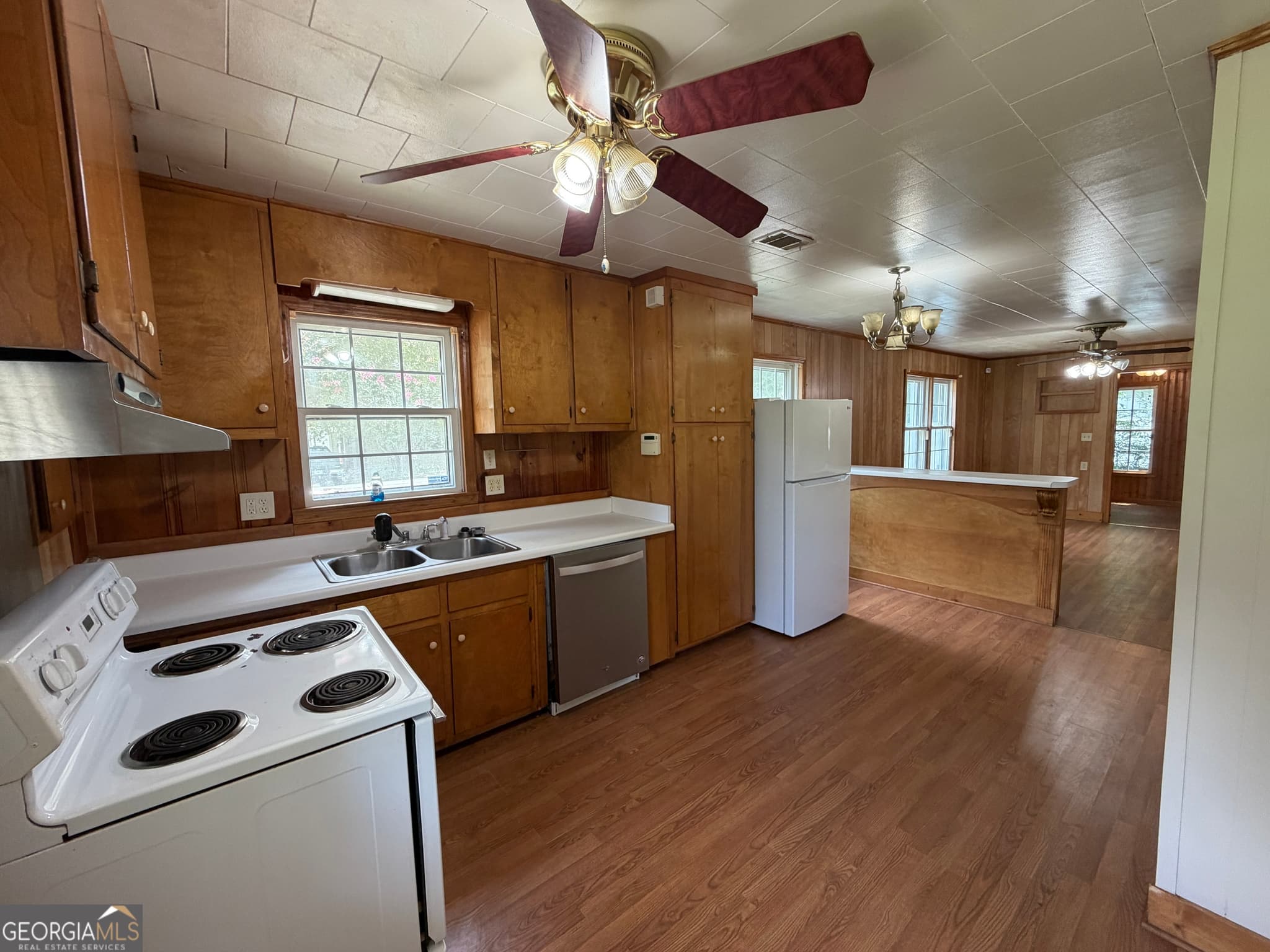 4 bedroom, 2.5 bathroom, 1,424 sq ft single family residence for sale at 230 Glendale Drive, Hartwell, GA 30643 — photo 4
