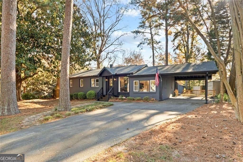 3 bedroom, 2 bathroom, 1,560 sq ft single family residence for rent at 1333 Victor Road, Atlanta, GA 30324 for $6,500 a month — photo 2