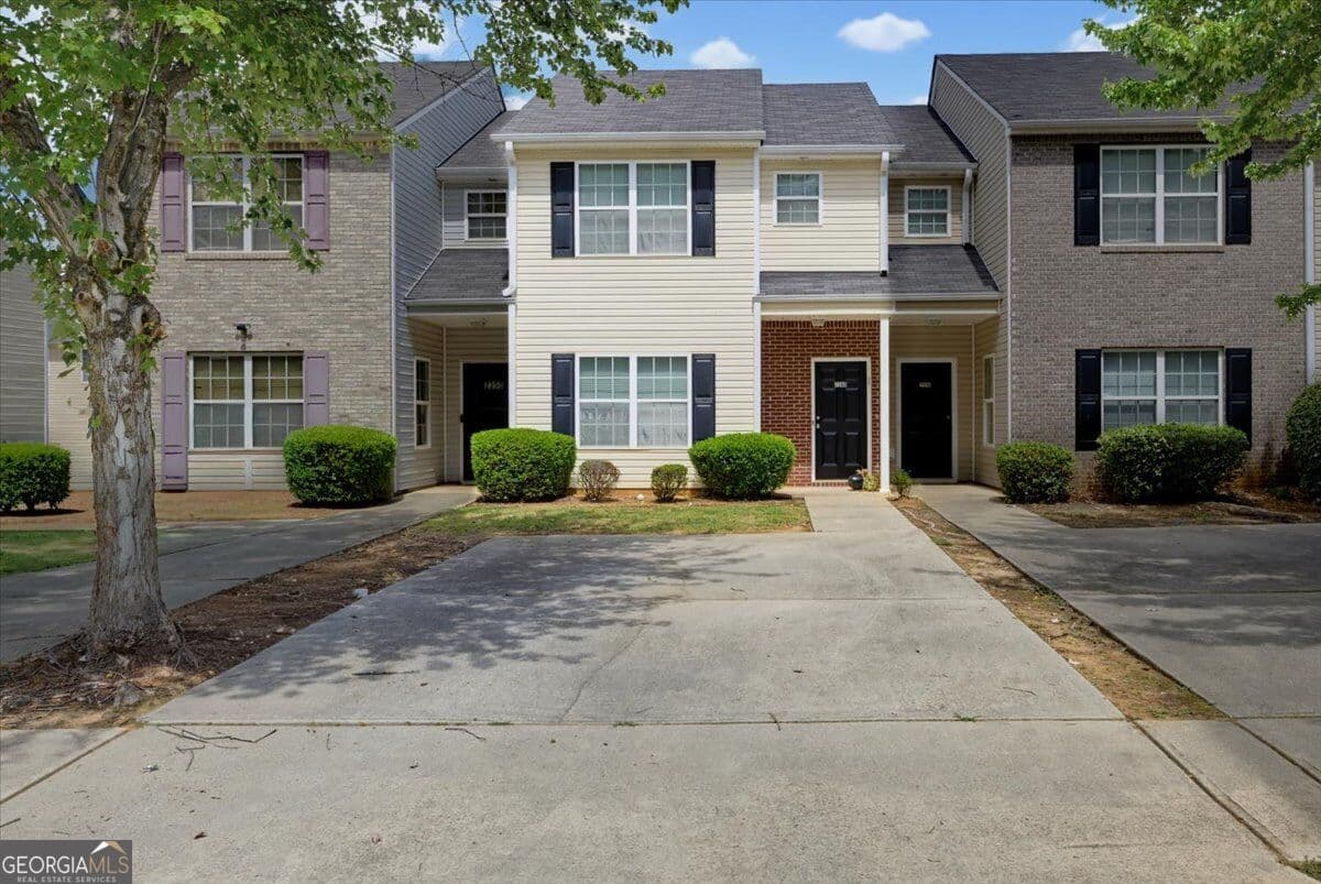 3 bedroom, 2.5 bathroom, 1,384 sq ft townhouse for sale at 2340 Marlin Drive, Mcdonough, GA 30253 — photo 2