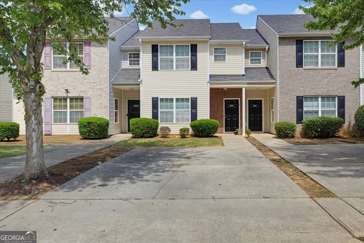 3 bedroom, 2.5 bathroom, 1,384 sq ft townhouse for sale at 2340 Marlin Drive, Mcdonough, GA 30253