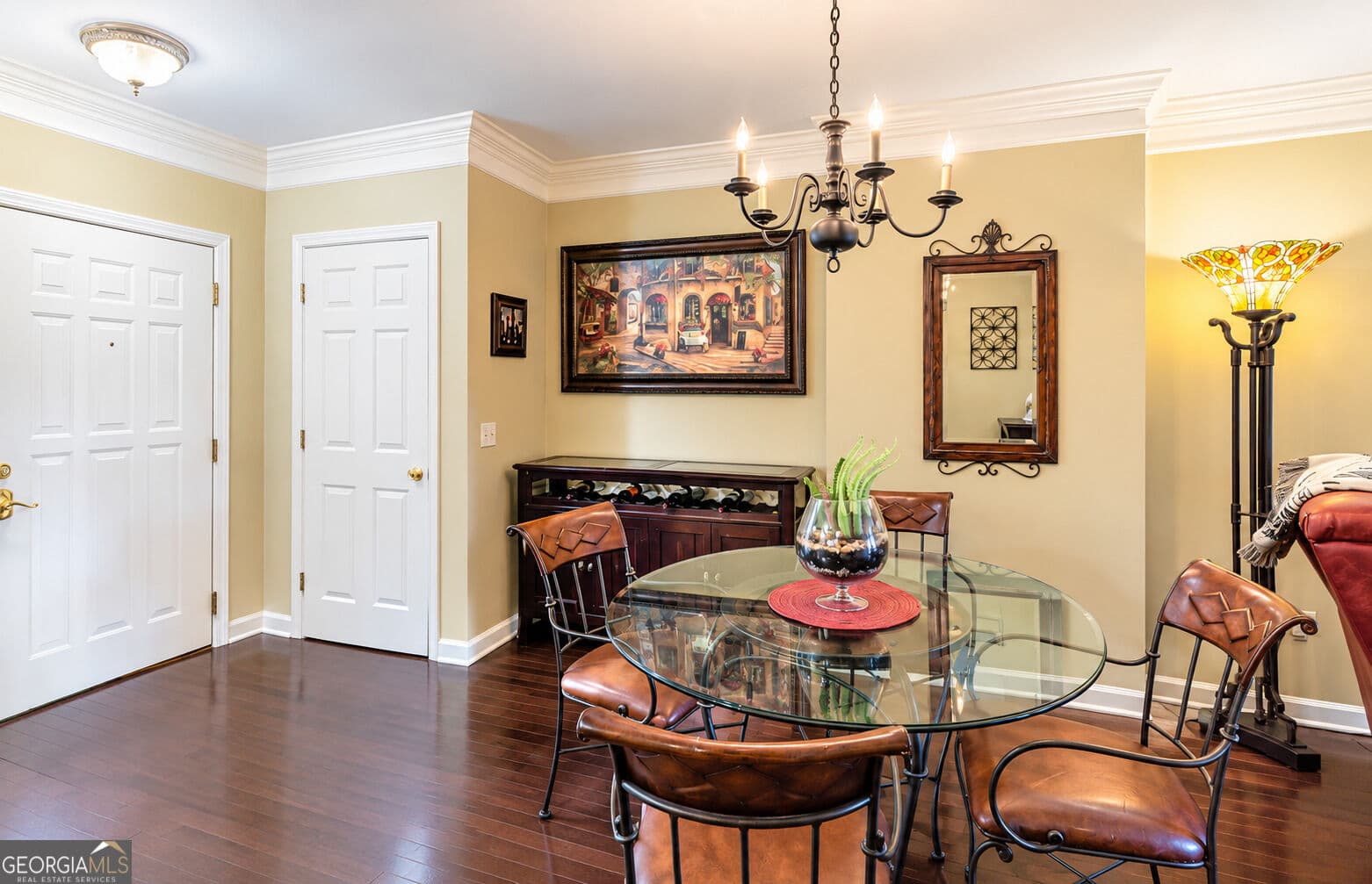 1 bedroom, 1 bathroom, 998 sq ft condominium for sale at 3334 Peachtree Road 313, Atlanta, GA 30326 — photo 2
