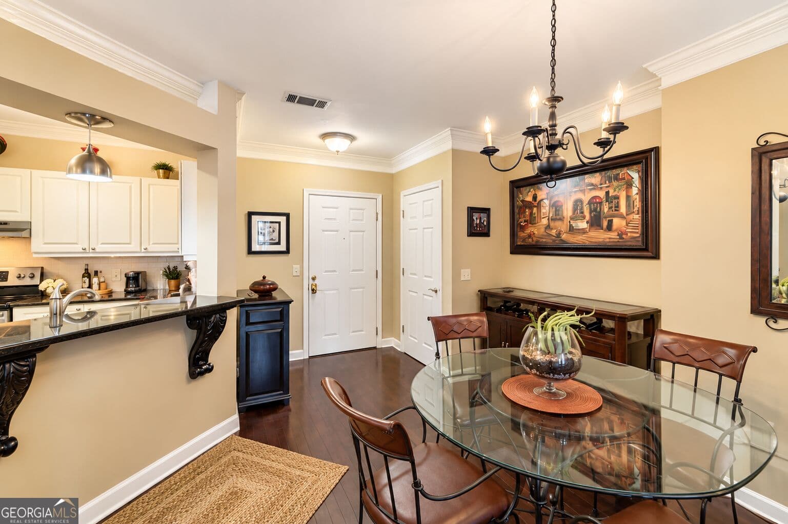 1 bedroom, 1 bathroom, 998 sq ft condominium for sale at 3334 Peachtree Road 313, Atlanta, GA 30326 — photo 6