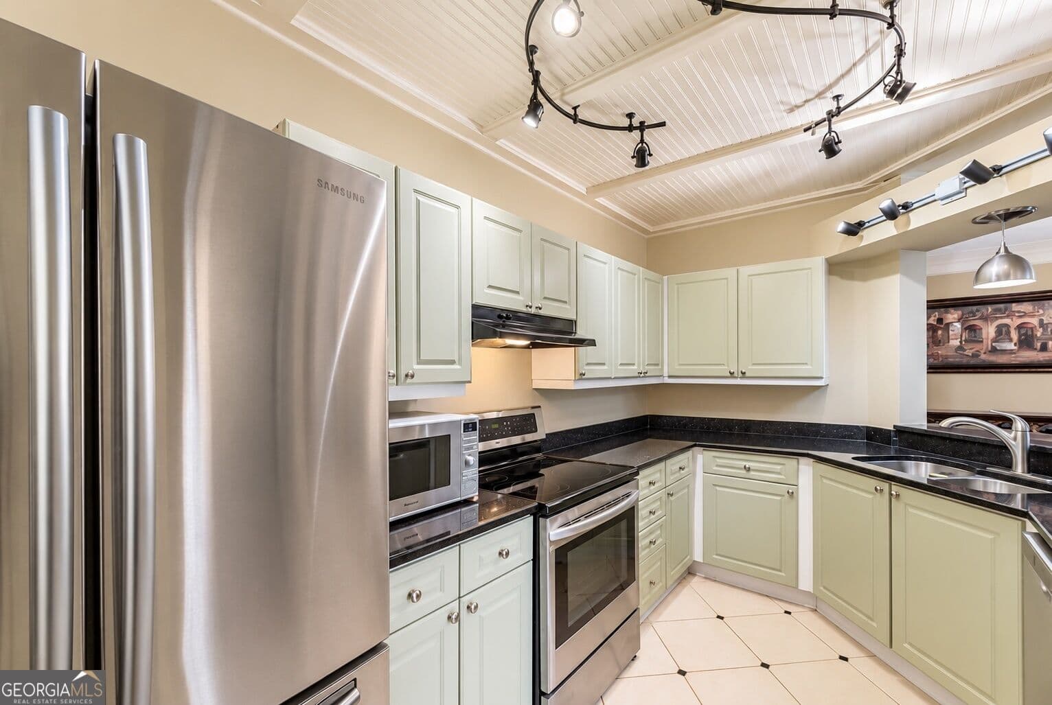 1 bedroom, 1 bathroom, 998 sq ft condominium for sale at 3334 Peachtree Road 313, Atlanta, GA 30326 — photo 7