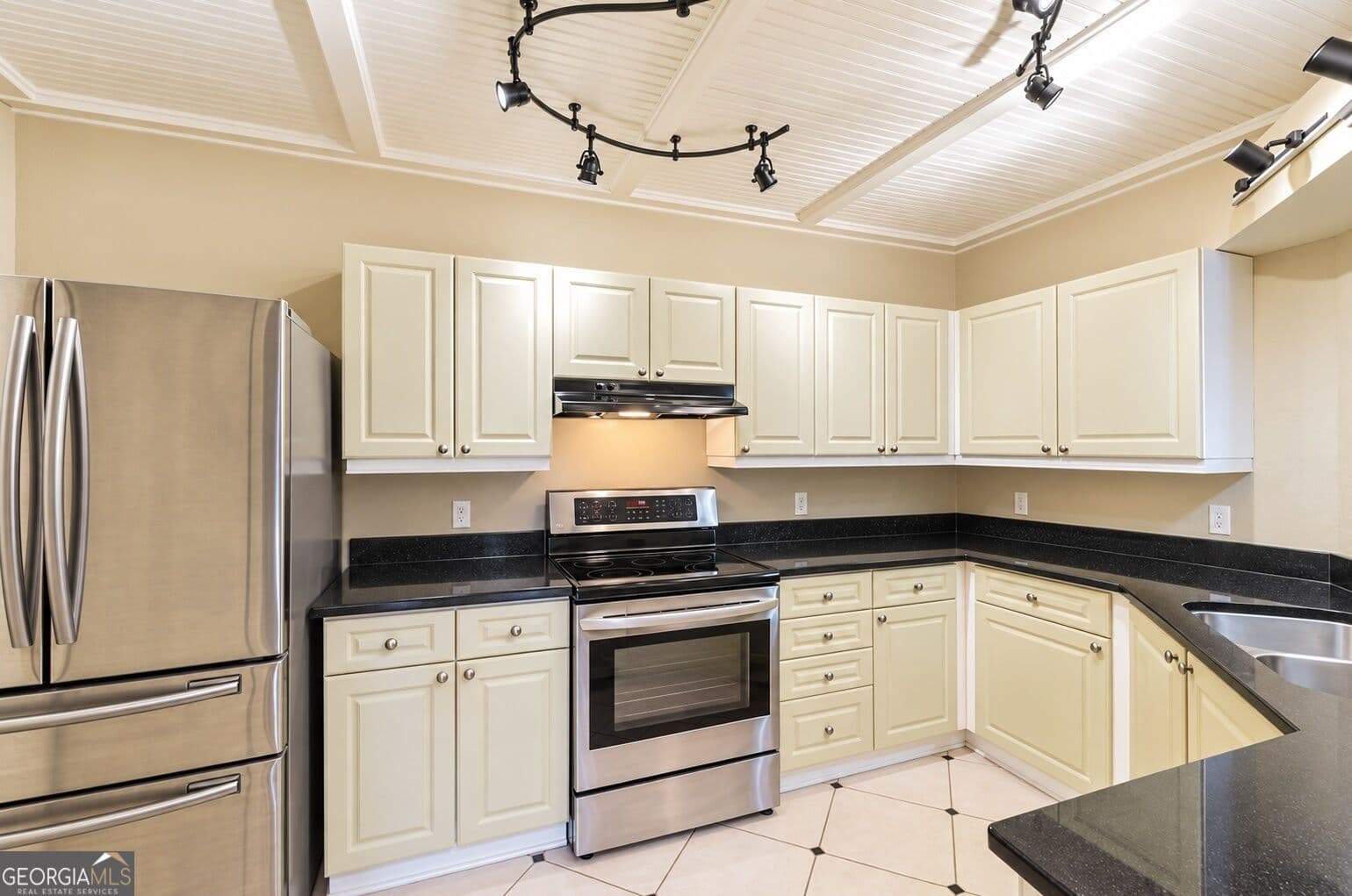 1 bedroom, 1 bathroom, 998 sq ft condominium for sale at 3334 Peachtree Road 313, Atlanta, GA 30326 — photo 9