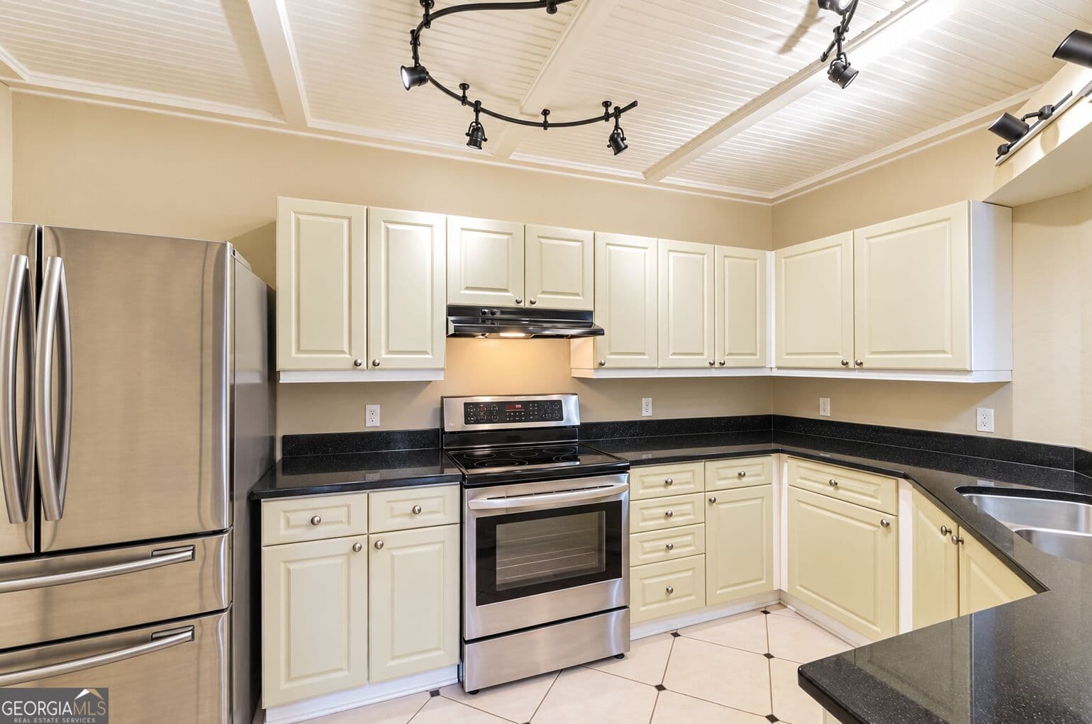 1 bedroom, 1 bathroom, 998 sq ft condominium for sale at 3334 Peachtree Road 313, Atlanta, GA 30326 — photo 8