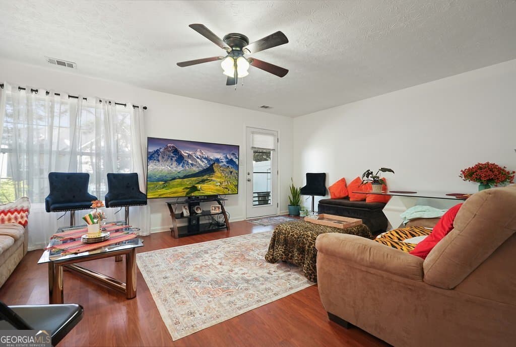 2 bedroom, 2.5 bathroom, 1,226 sq ft townhouse for sale at 4470 Maple Valley Drive, Cumming, GA 30040 — photo 6