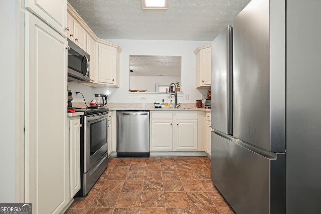 2 bedroom, 2.5 bathroom, 1,226 sq ft townhouse for sale at 4470 Maple Valley Drive, Cumming, GA 30040 — photo 9