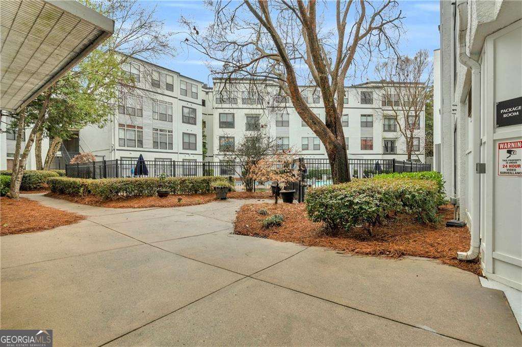 1 bedroom, 1 bathroom, 646 sq ft condominium for sale at 821 Ralph Mcgill Boulevard 3217, Atlanta, GA 30306 — photo 2