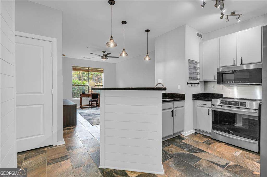 1 bedroom, 1 bathroom, 646 sq ft condominium for sale at 821 Ralph Mcgill Boulevard 3217, Atlanta, GA 30306 — photo 7