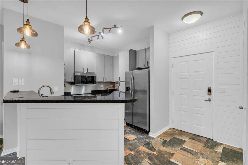 1 bedroom, 1 bathroom, 646 sq ft condominium for sale at 821 Ralph Mcgill Boulevard 3217, Atlanta, GA 30306 — photo 8