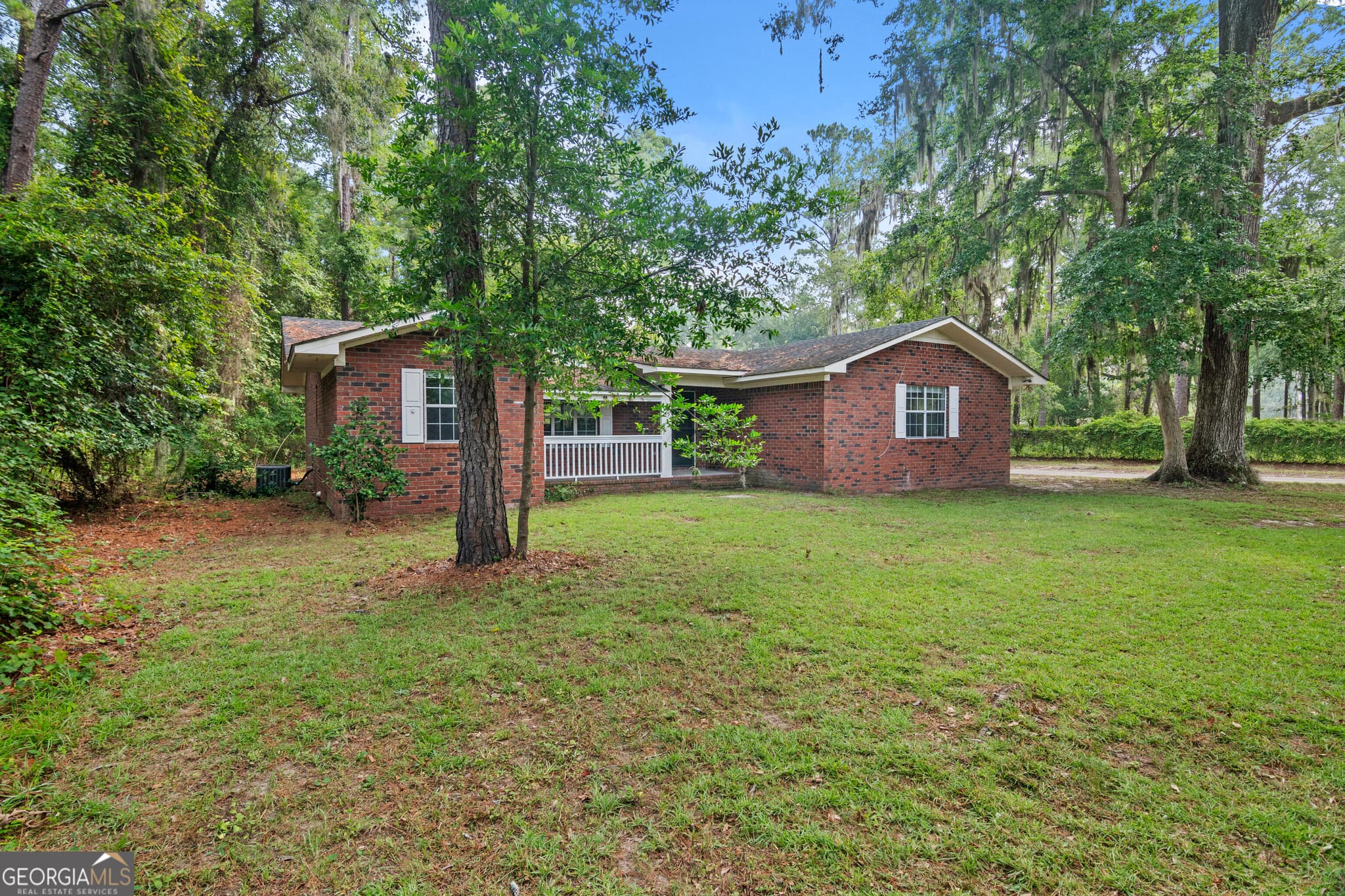 3 bedroom, 2 bathroom, 1,448 sq ft single family residence for sale at 85 Waters Avenue, Allenhurst, GA 31301 — photo 2