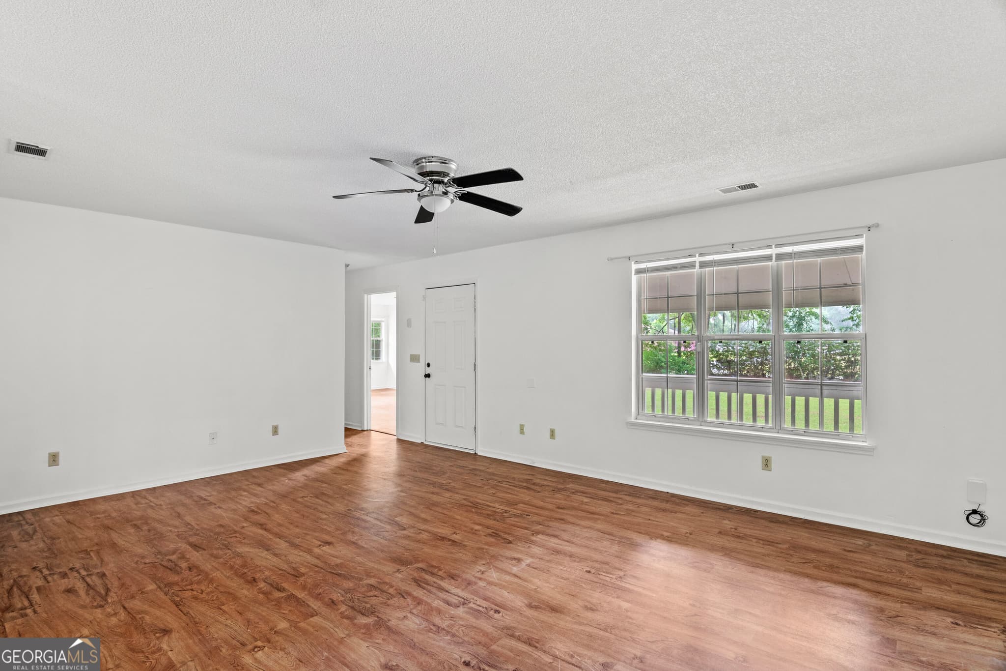 3 bedroom, 2 bathroom, 1,448 sq ft single family residence for sale at 85 Waters Avenue, Allenhurst, GA 31301 — photo 10