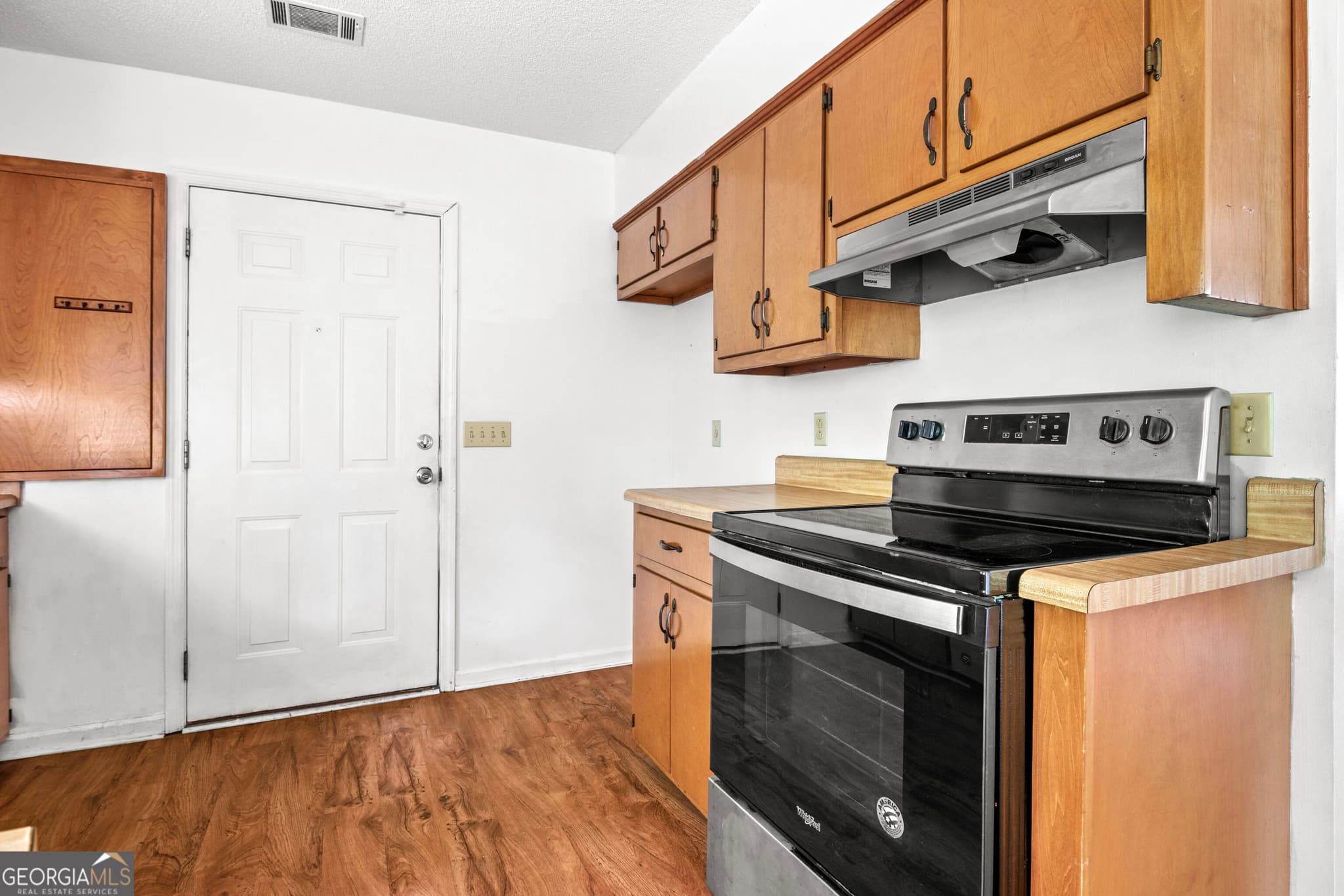 3 bedroom, 2 bathroom, 1,448 sq ft single family residence for sale at 85 Waters Avenue, Allenhurst, GA 31301 — photo 4