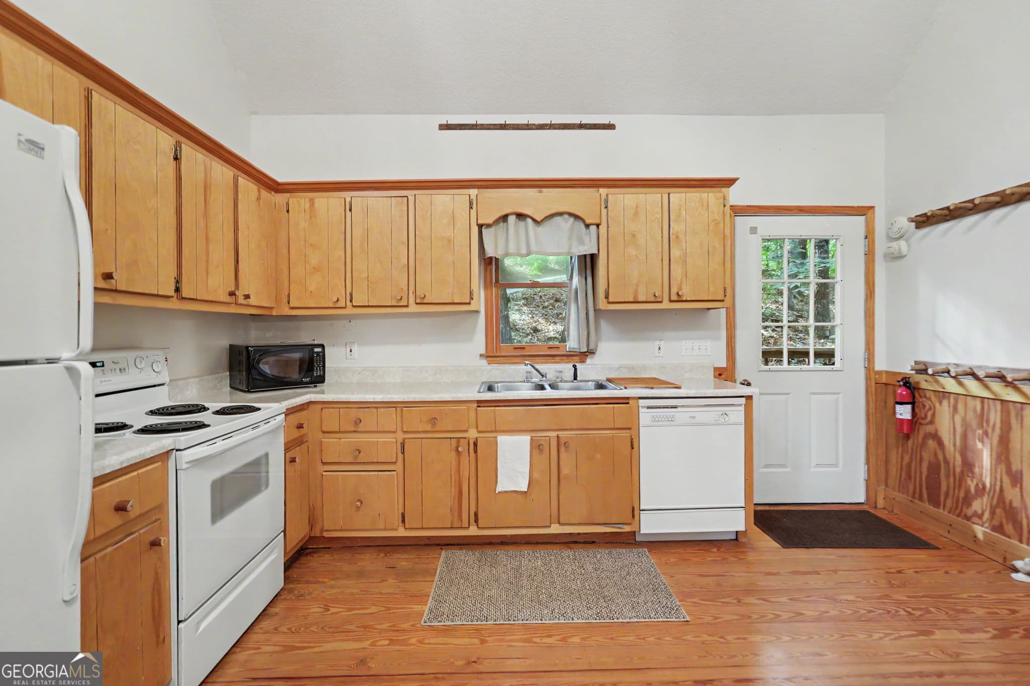 2 bedroom, 2 bathroom, 1,024 sq ft cabin,single family residence for sale at 659 Potomac Drive, Tiger, GA 30576 — photo 6