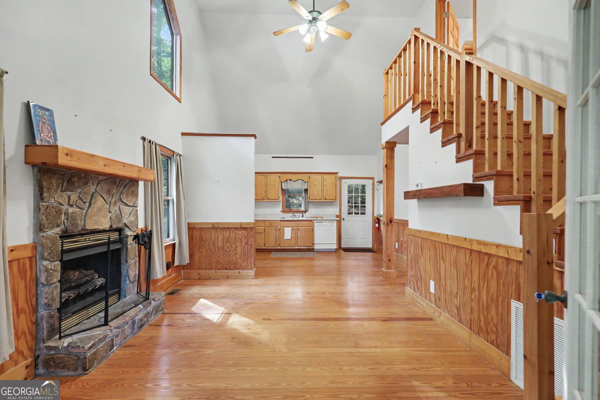 2 bedroom, 2 bathroom, 1,024 sq ft cabin,single family residence for sale at 659 Potomac Drive, Tiger, GA 30576 — photo 5