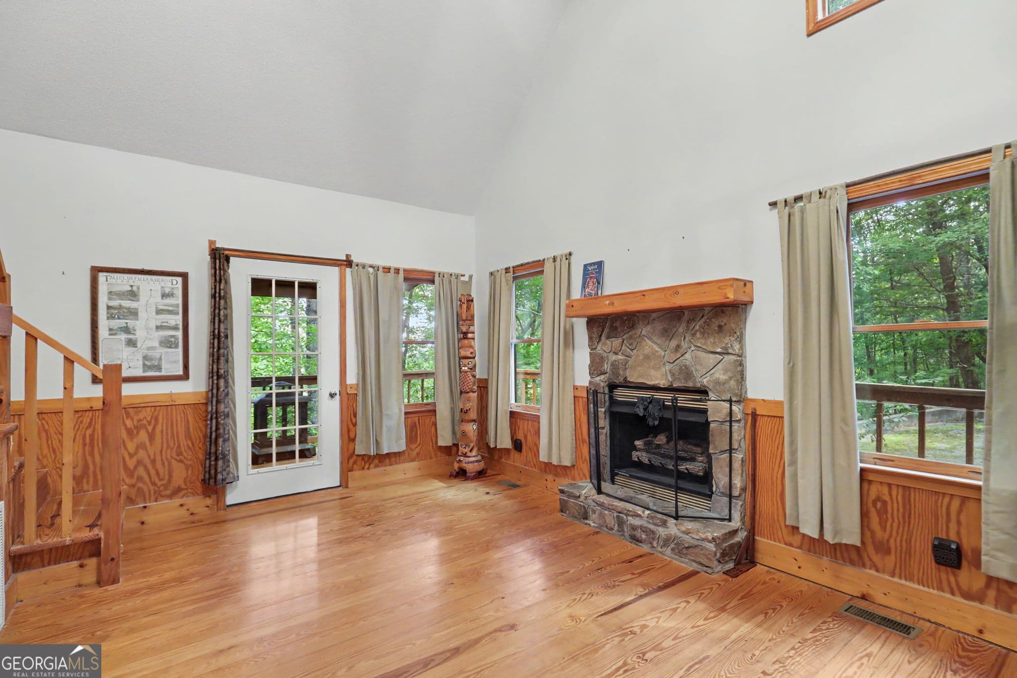 2 bedroom, 2 bathroom, 1,024 sq ft cabin,single family residence for sale at 659 Potomac Drive, Tiger, GA 30576 — photo 8