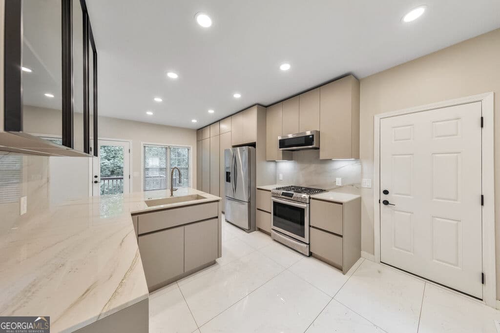 3 bedroom, 2.5 bathroom, 2,043 sq ft single family residence for sale at 2038 Spicers Lane, Woodstock, GA 30189 — photo 3