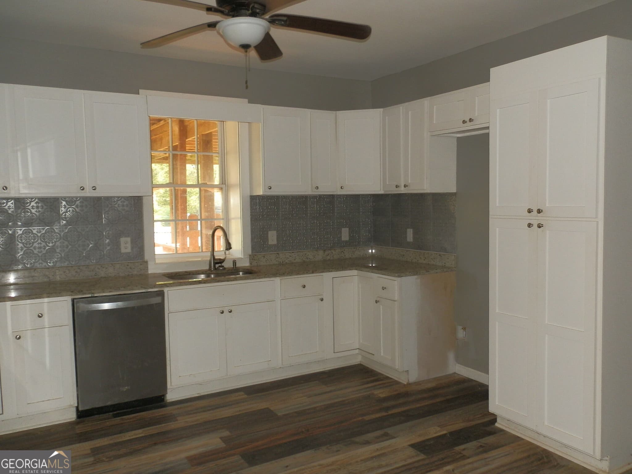 4 bedroom, 3 bathroom, 1,768 sq ft single family residence for sale at 132 Maloy Lane, Calhoun, GA 30701 — photo 6