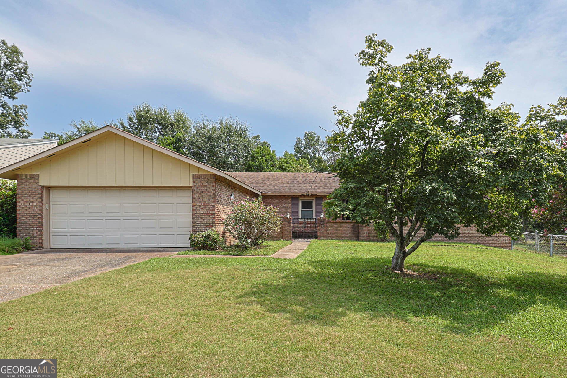 3 bedroom, 2 bathroom, 1,937 sq ft single family residence for sale at 6814 Buckeye Way, Columbus, GA 31904 — photo 2