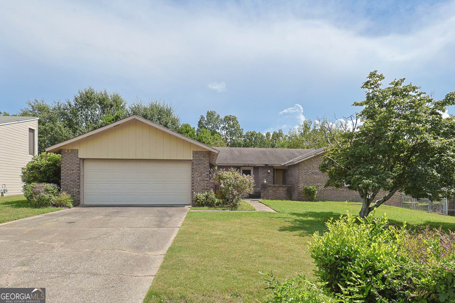 3 bedroom, 2 bathroom, 1,937 sq ft single family residence for sale at 6814 Buckeye Way, Columbus, GA 31904 — photo 3