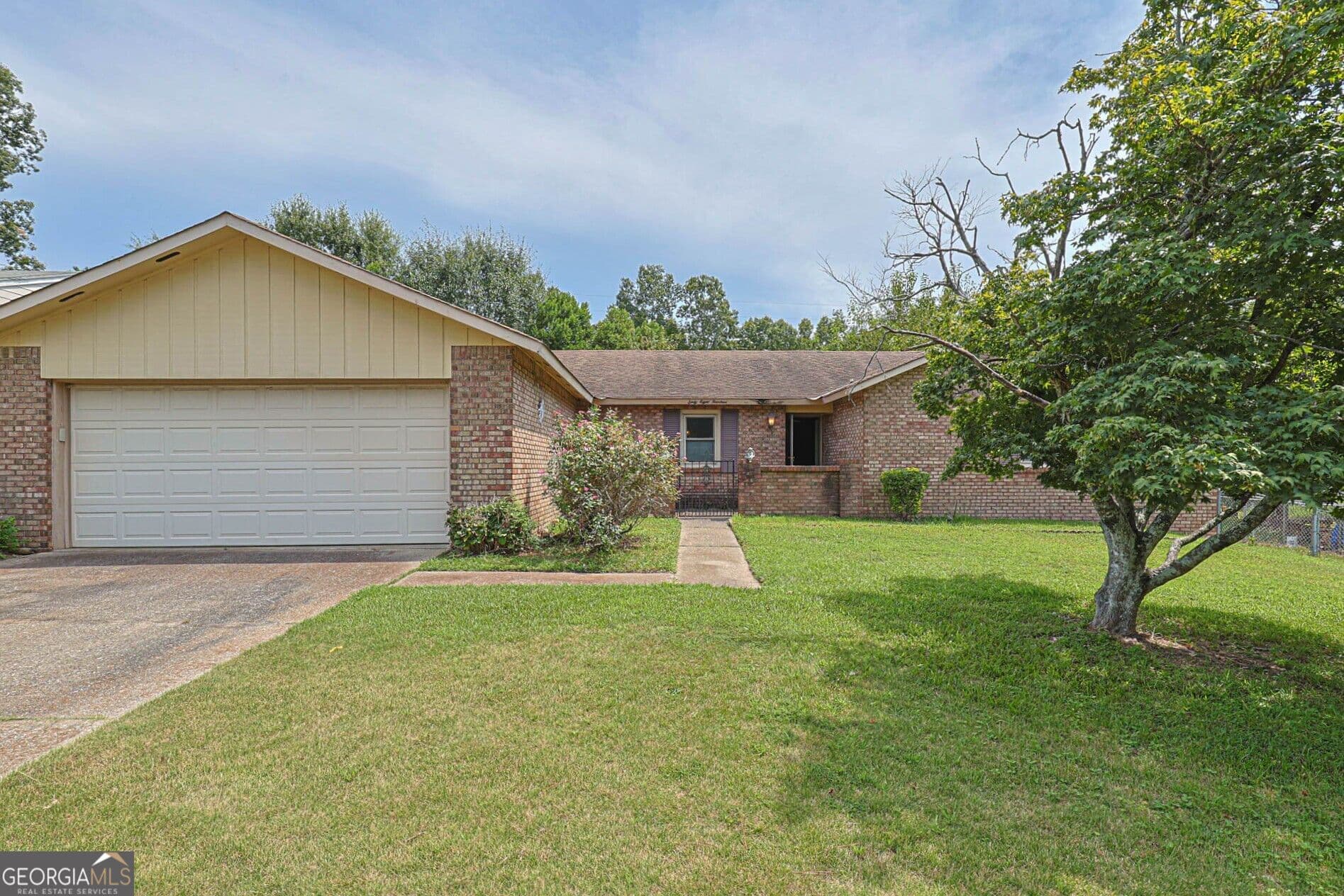 3 bedroom, 2 bathroom, 1,937 sq ft single family residence for sale at 6814 Buckeye Way, Columbus, GA 31904