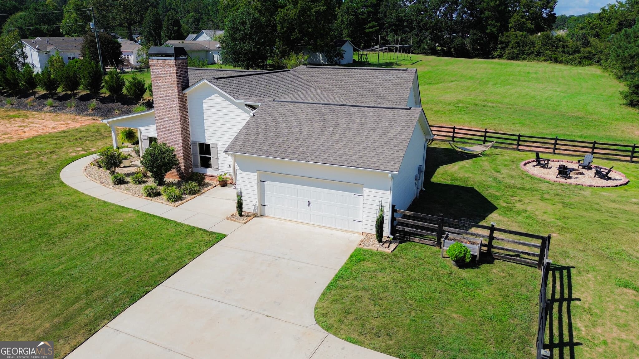 3 bedroom, 2 bathroom, 1,627 sq ft single family residence for sale at 2383 Highway 11, Monroe, GA 30656 — photo 3